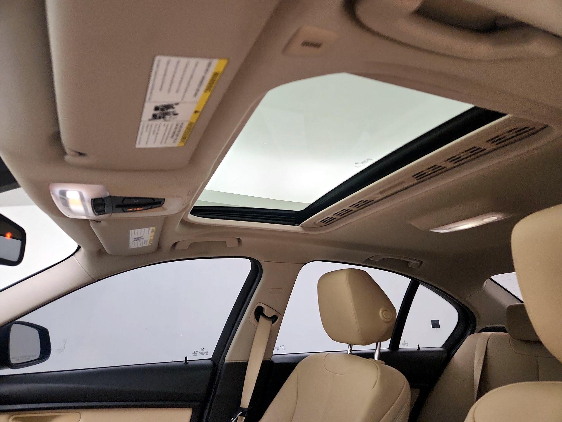 Thumbnail: 2018 BMW 3 Series - 20