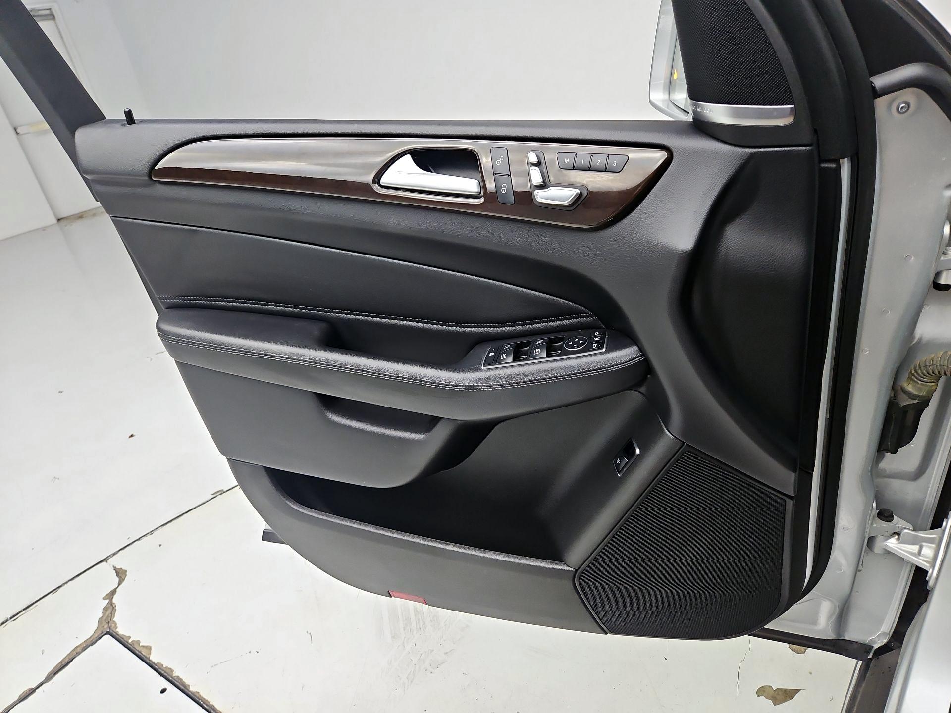 Thumbnail: 2017 Mercedes-Benz GLE - 12