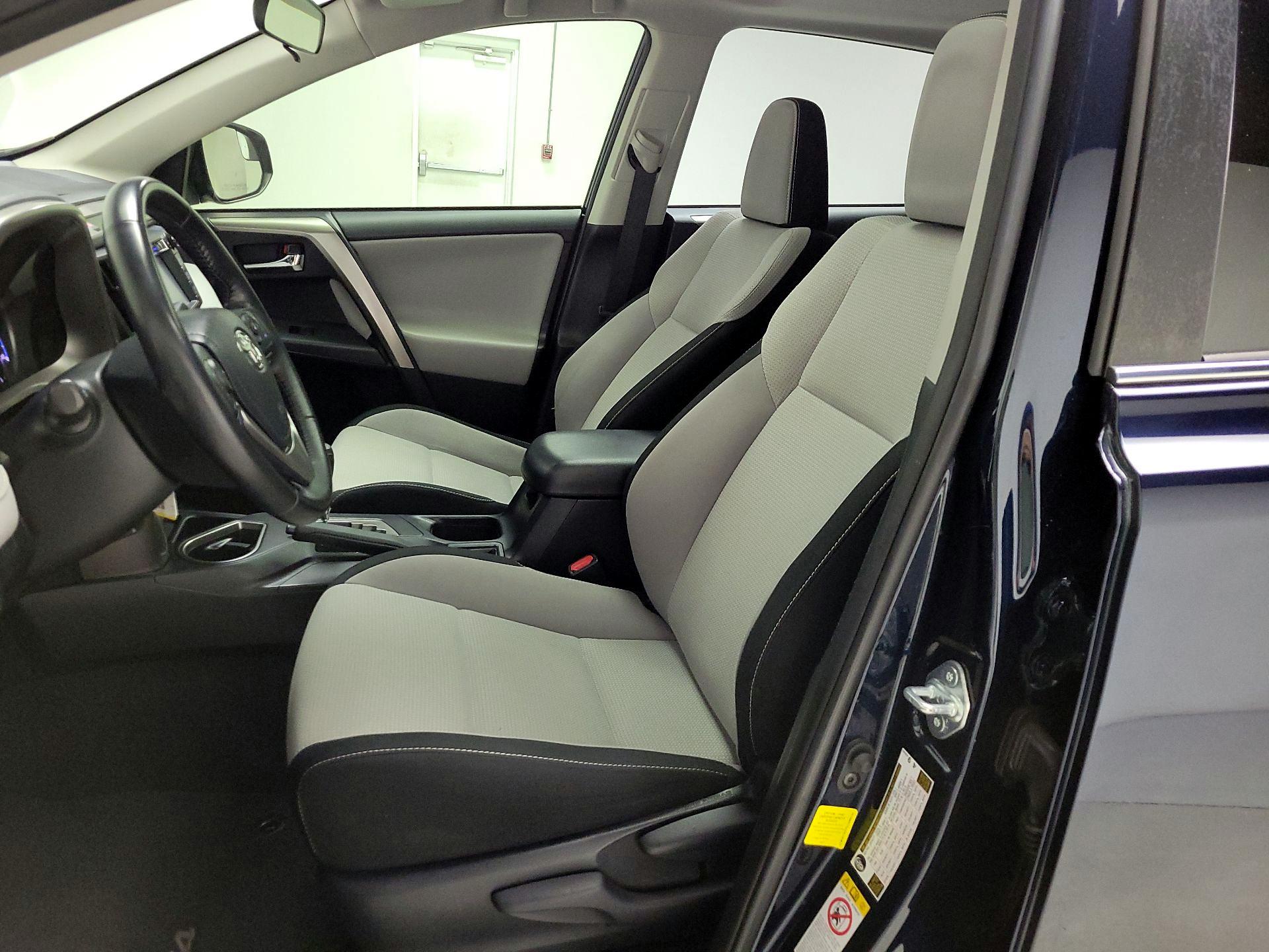 Thumbnail: 2018 Toyota RAV4 - 11