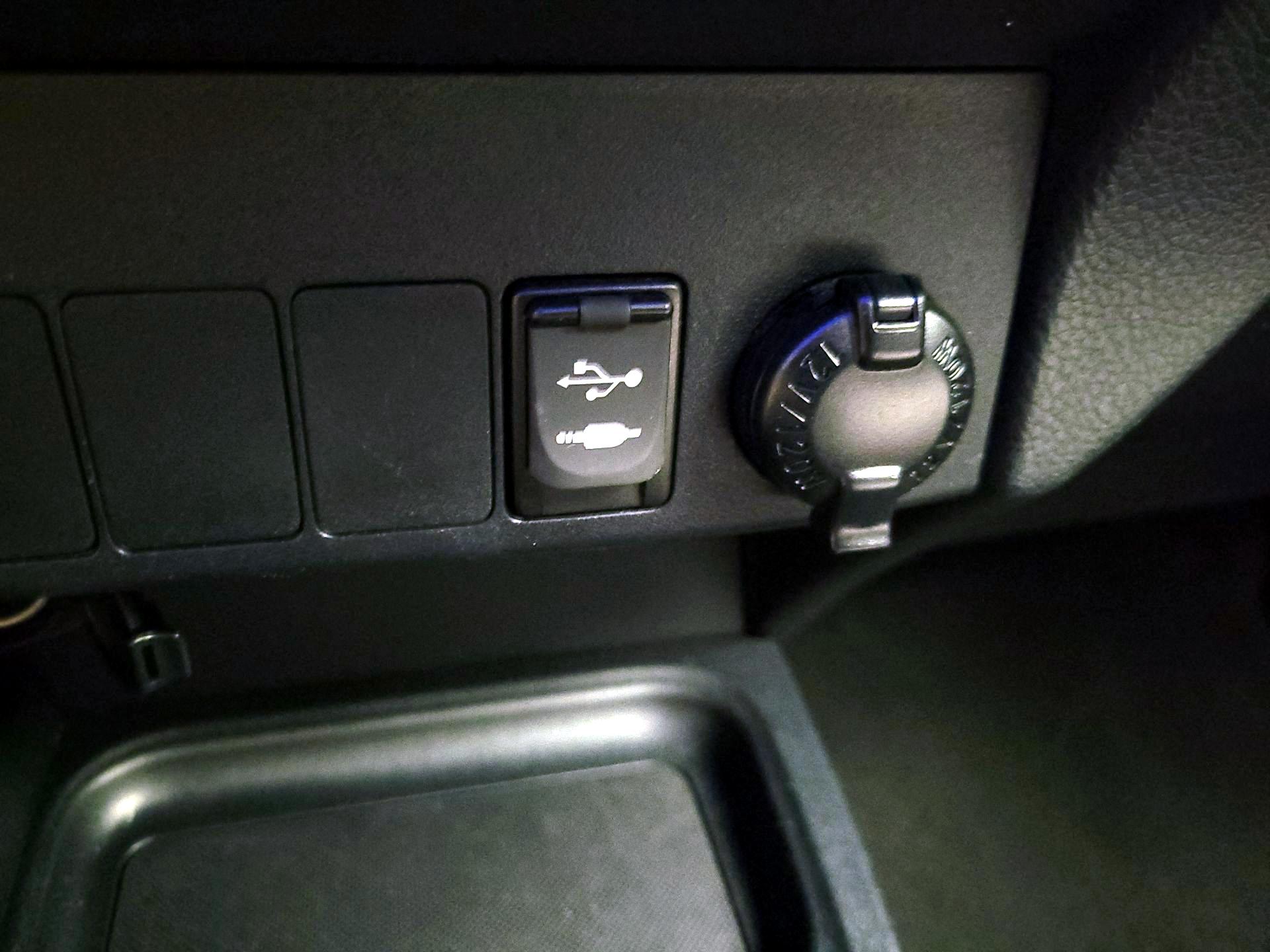 Thumbnail: 2018 Toyota RAV4 - 18