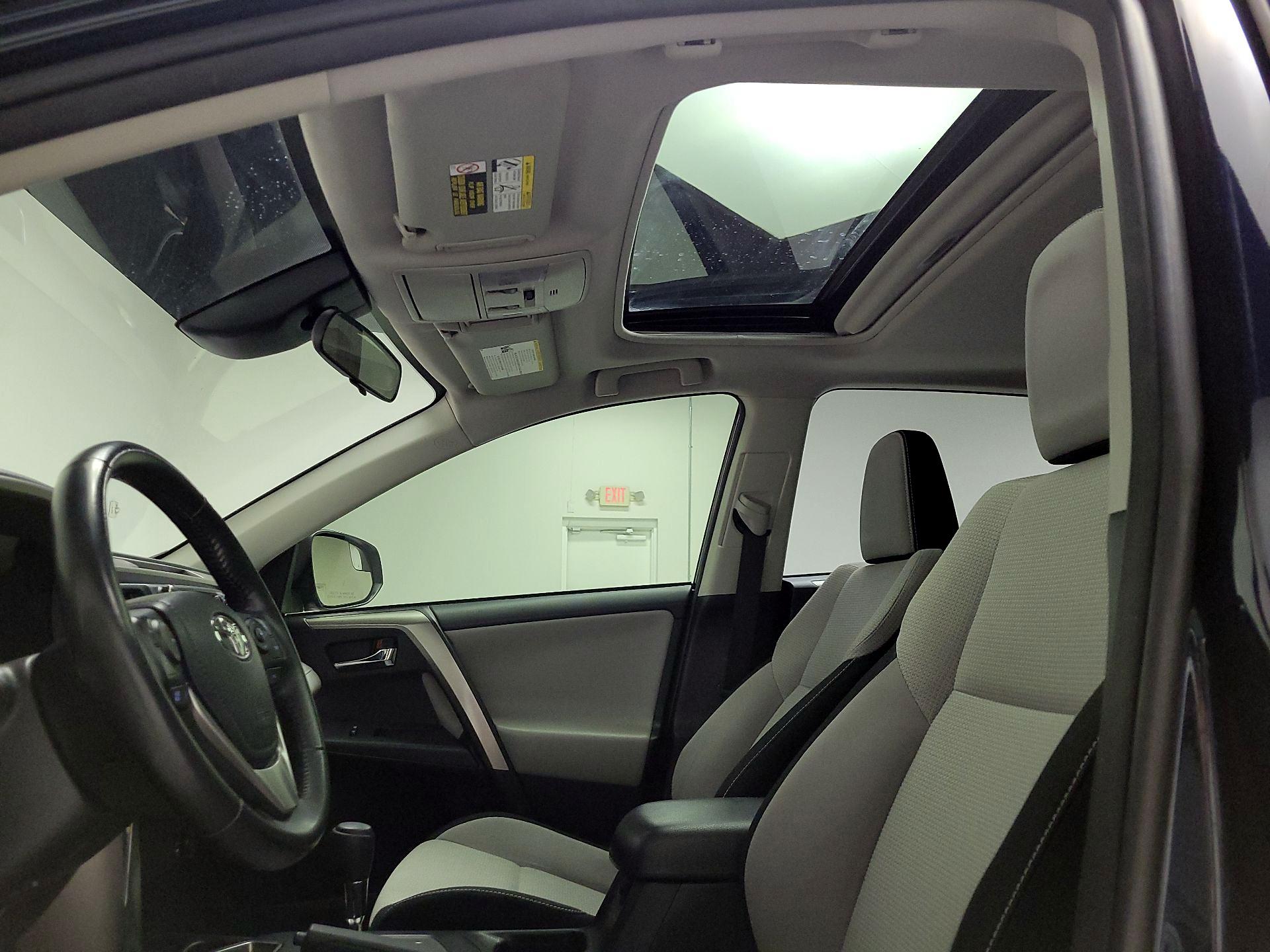 Thumbnail: 2018 Toyota RAV4 - 19