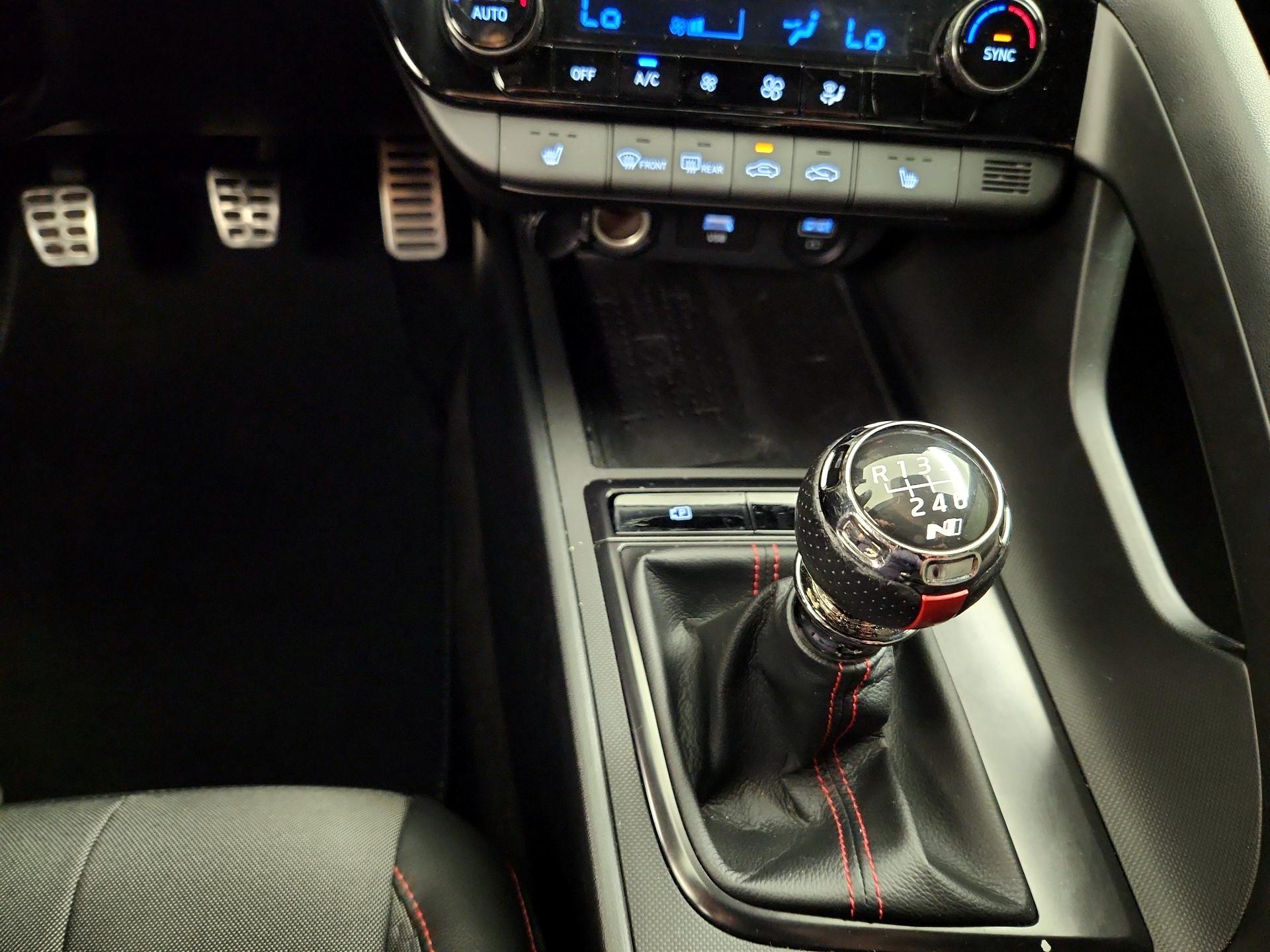 Thumbnail: 2022 Hyundai Elantra - 17