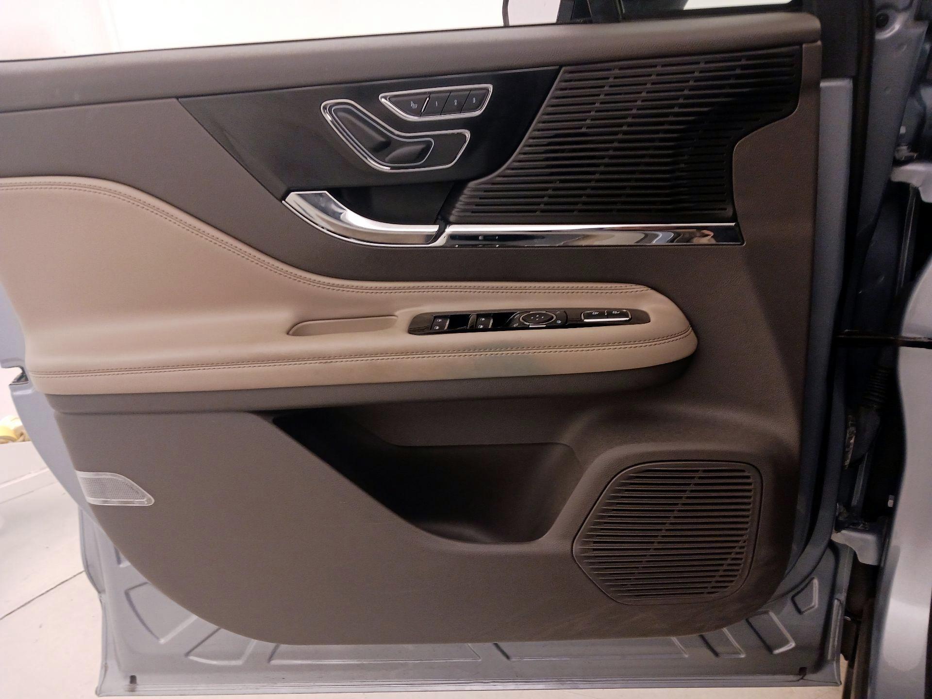 Thumbnail: 2022 Lincoln Corsair - 12