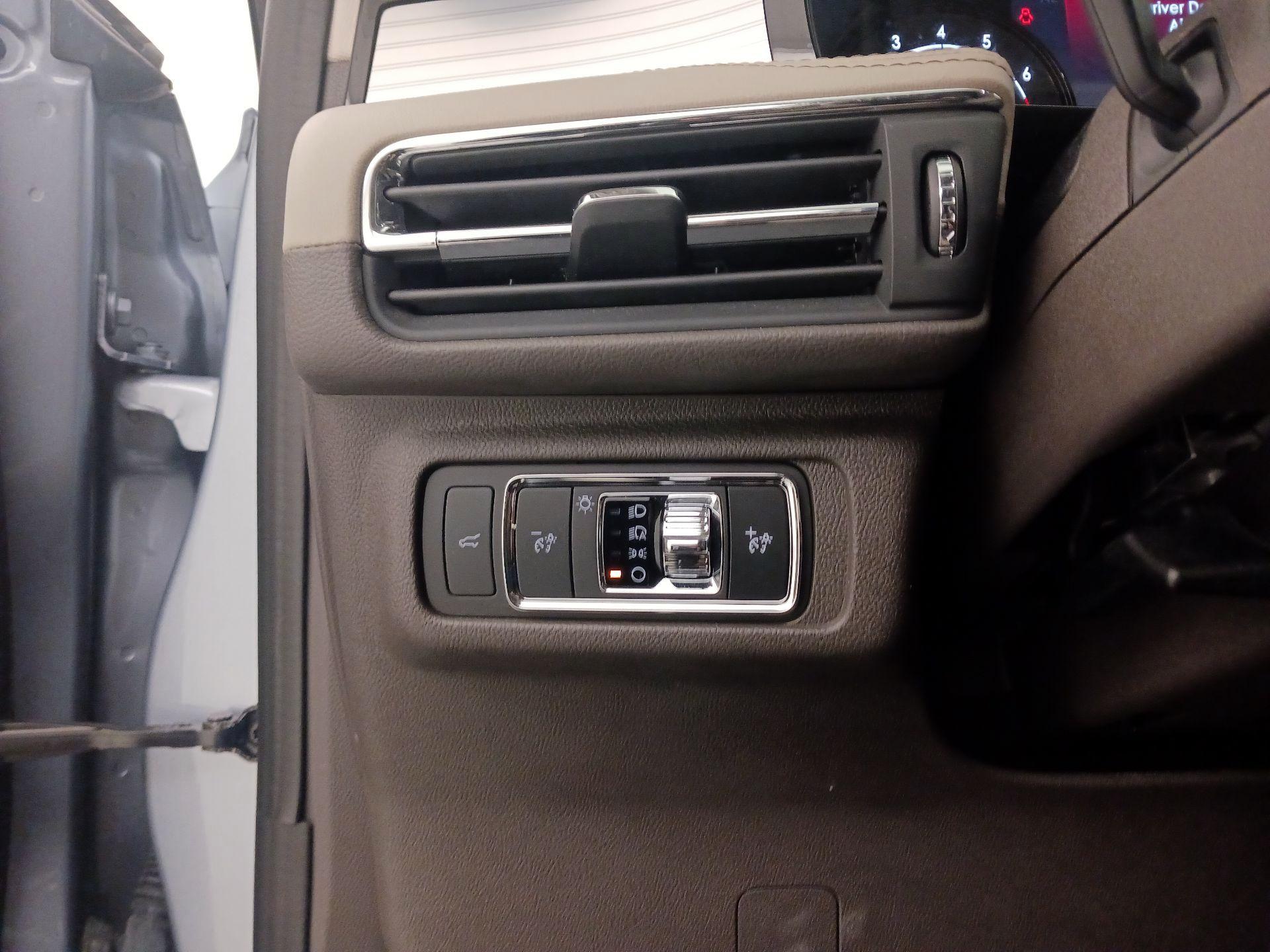 Thumbnail: 2022 Lincoln Corsair - 13