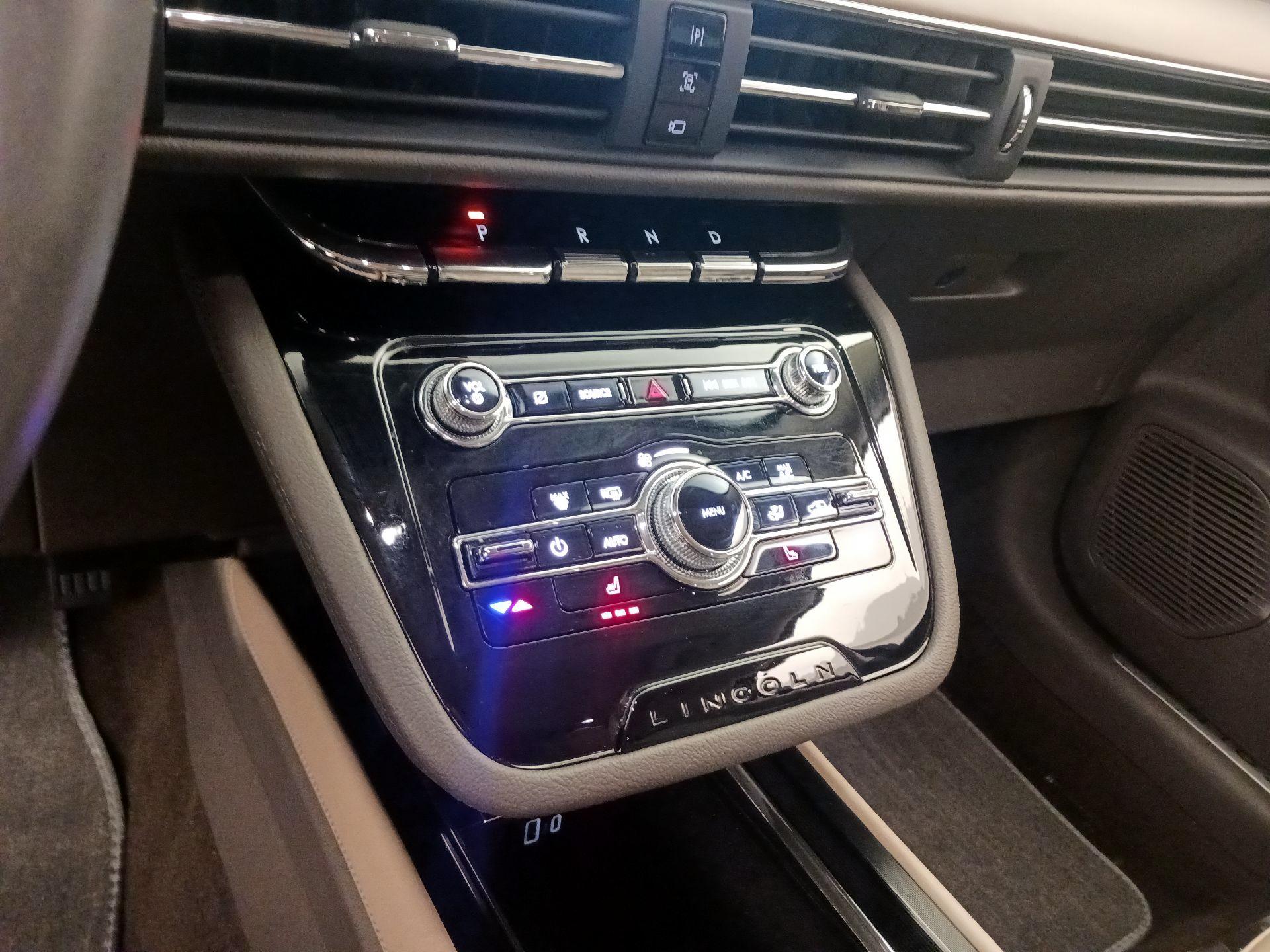 Thumbnail: 2022 Lincoln Corsair - 16