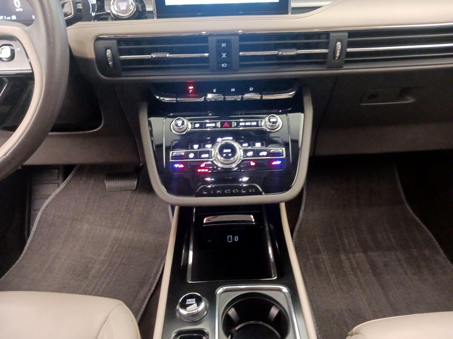 Thumbnail: 2022 Lincoln Corsair - 17