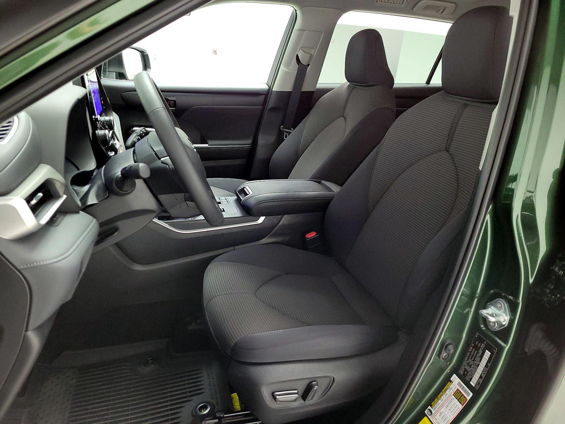 Thumbnail: 2025 Toyota Highlander - 11