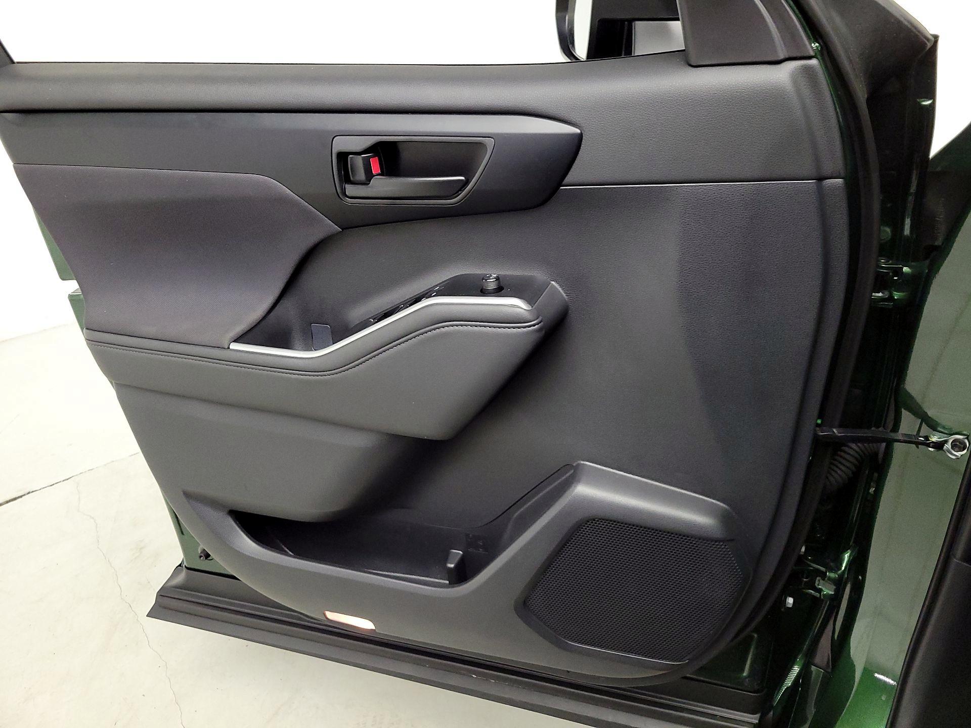 Thumbnail: 2025 Toyota Highlander - 12