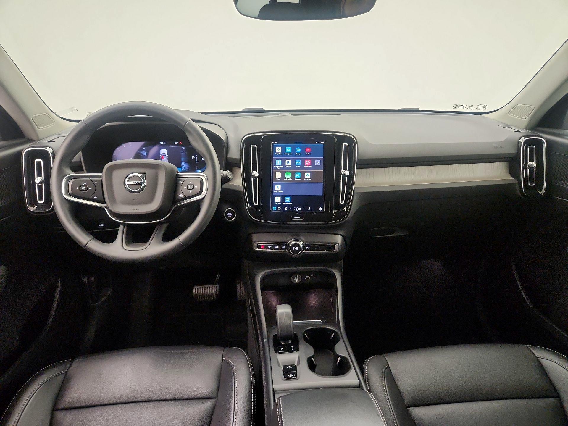 Thumbnail: 2023 Volvo XC40 - 9