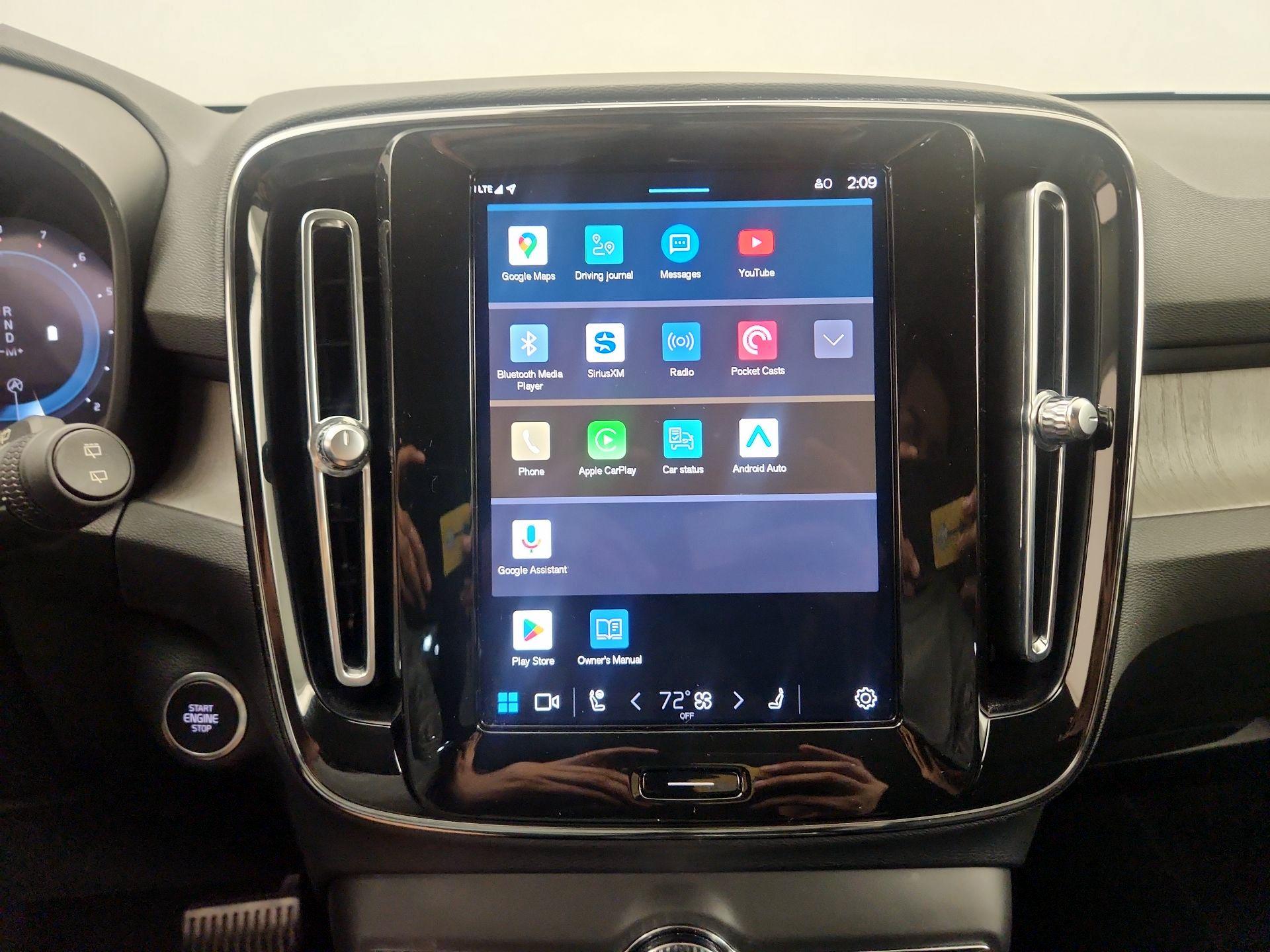 Thumbnail: 2023 Volvo XC40 - 13