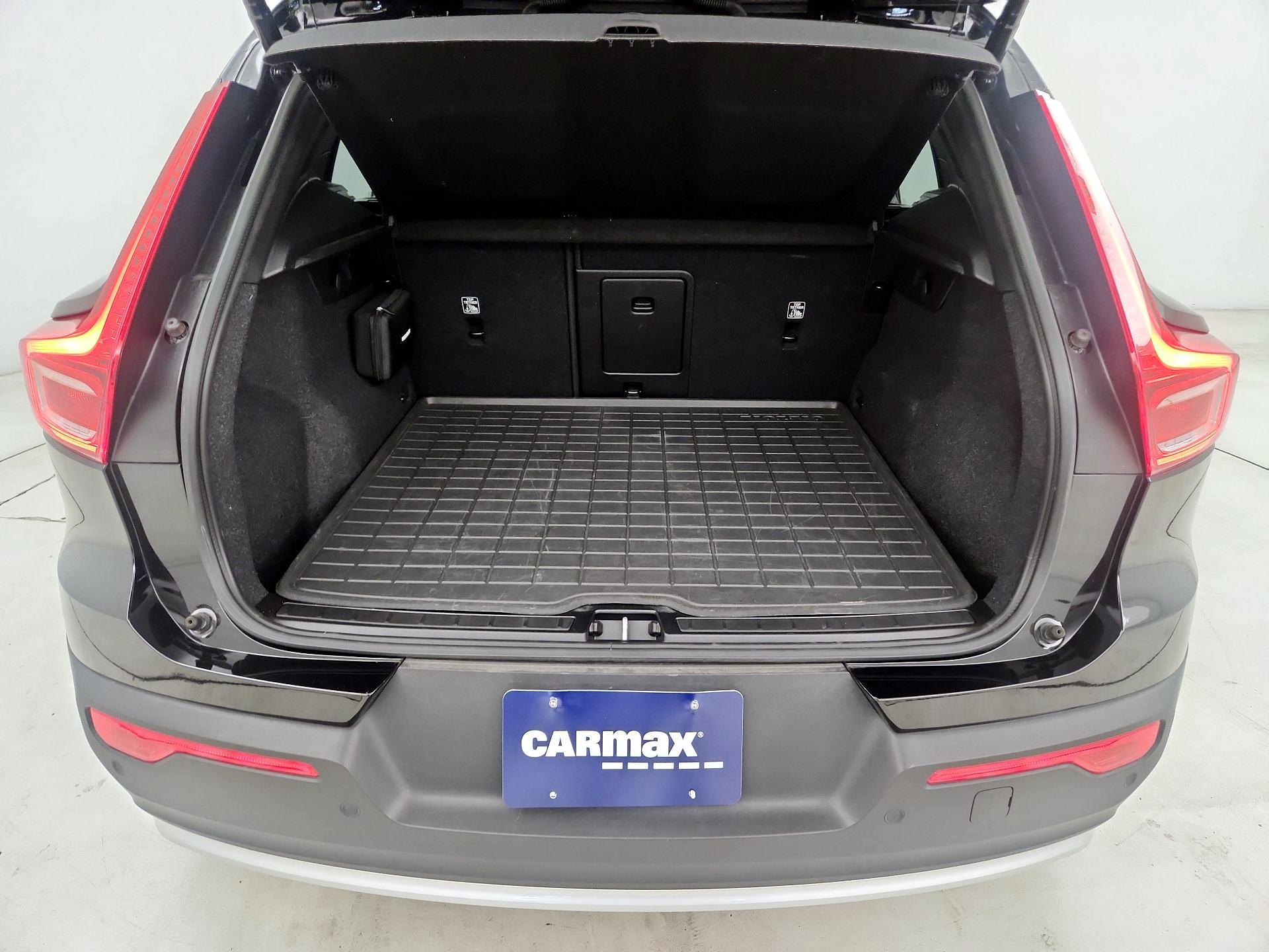 Thumbnail: 2023 Volvo XC40 - 16