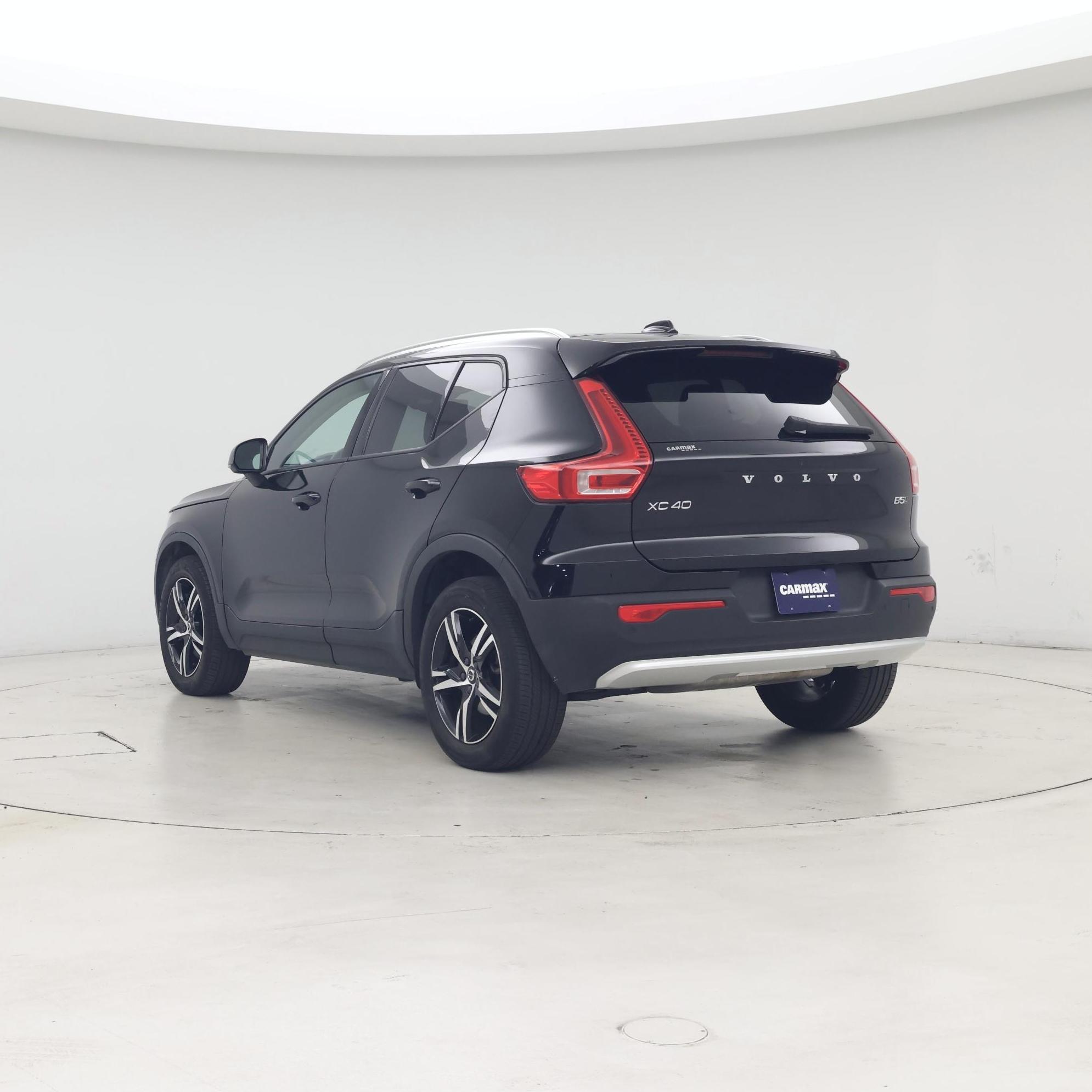 Thumbnail: 2023 Volvo XC40 - 2