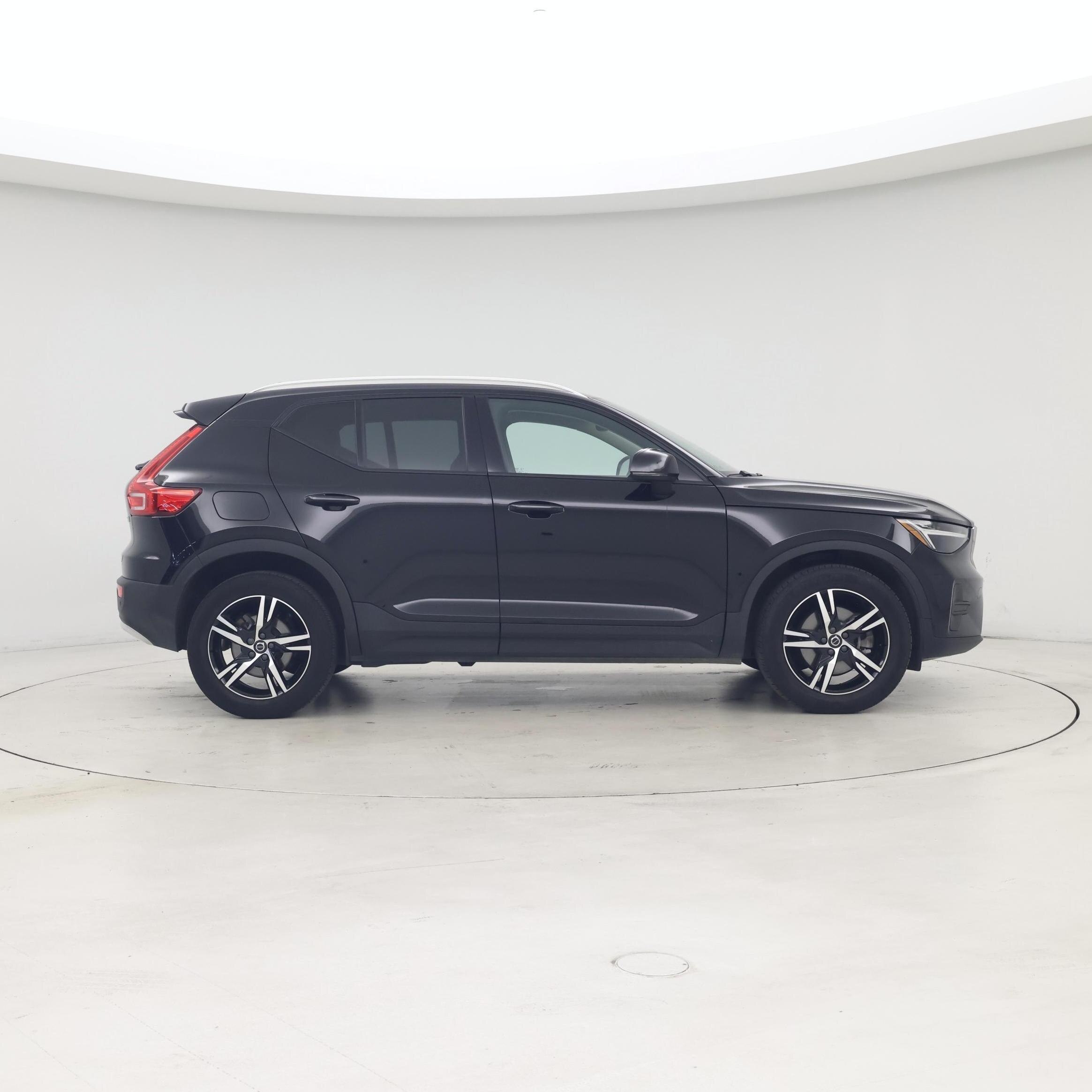 Thumbnail: 2023 Volvo XC40 - 7
