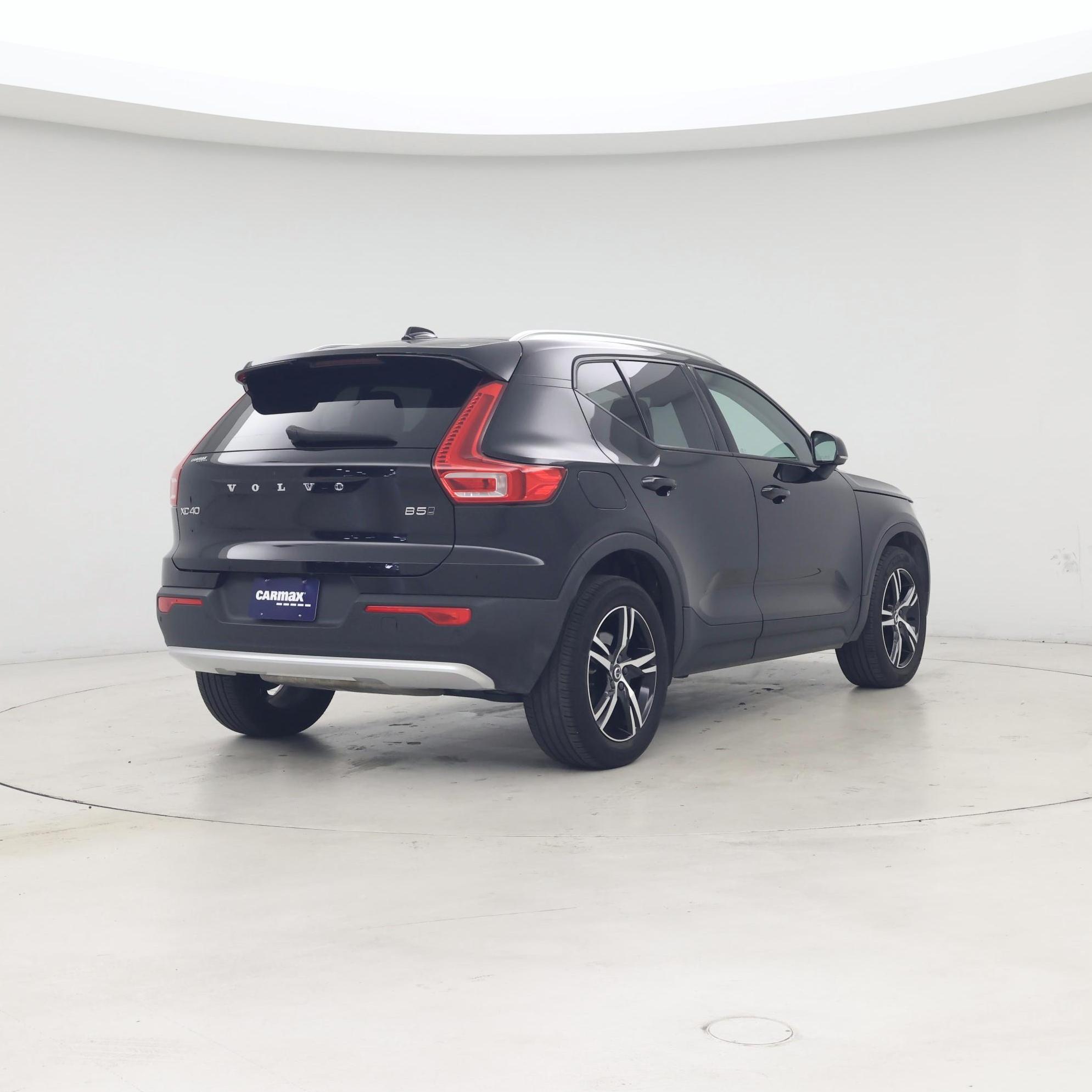 Thumbnail: 2023 Volvo XC40 - 8