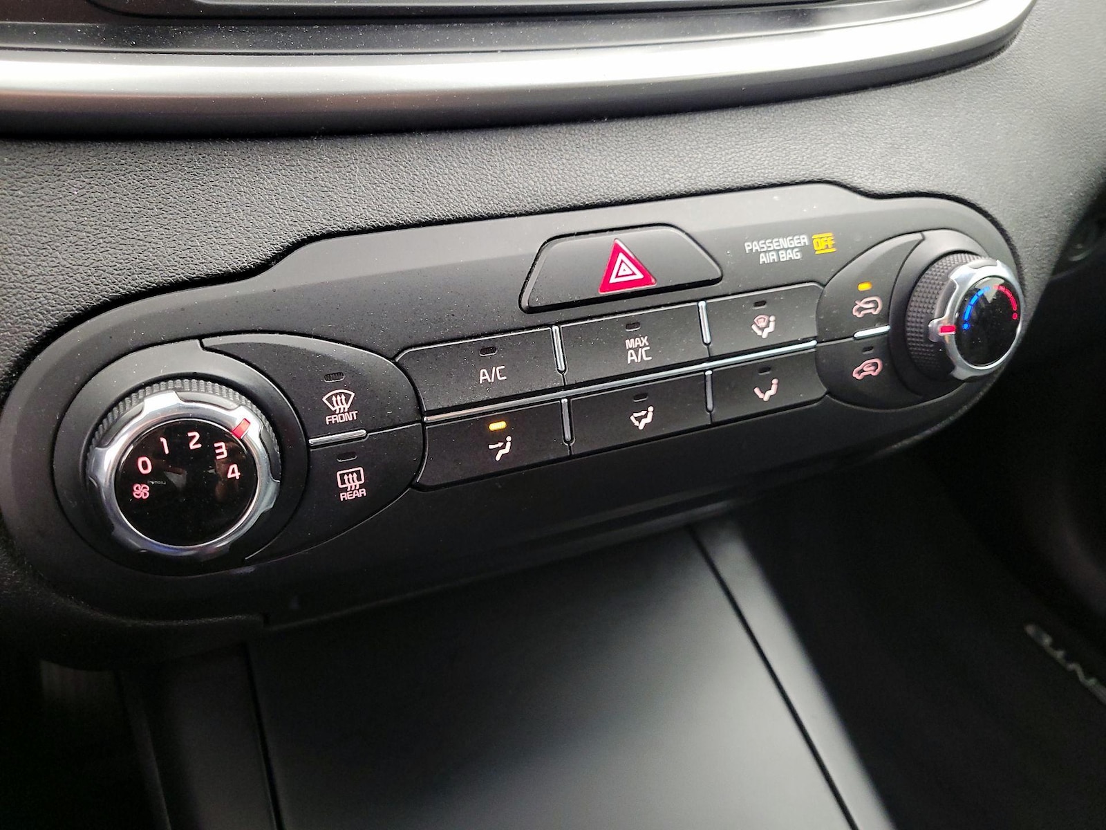 2020 Kia Sorento LX - Photo 17