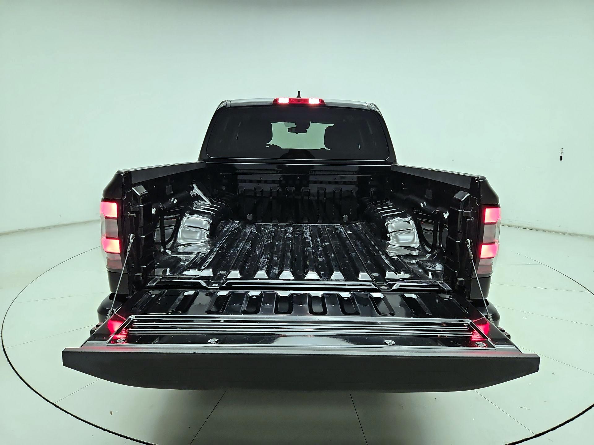 Thumbnail: 2023 Nissan Frontier - 18