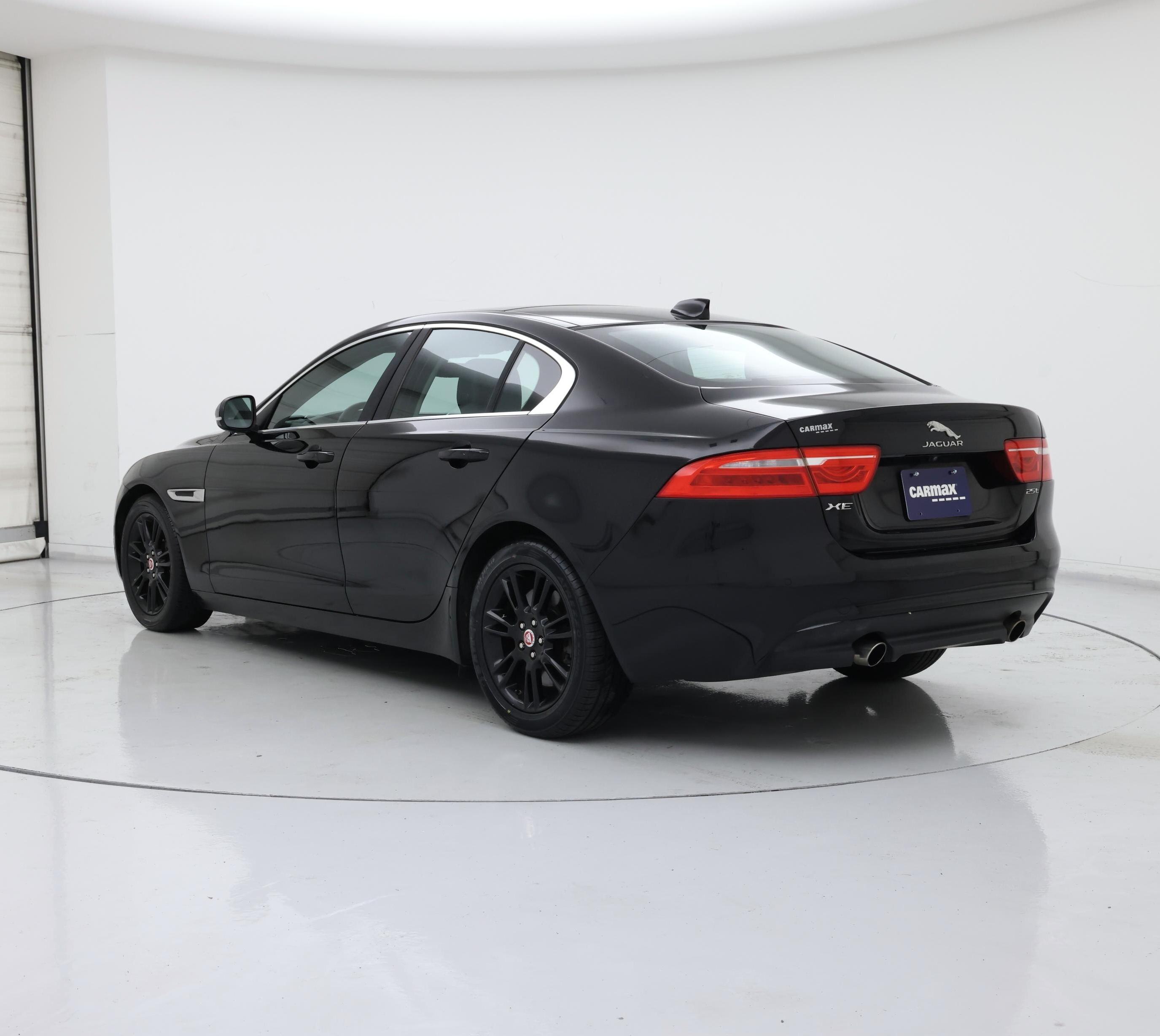 Thumbnail: 2019 Jaguar XE - 2