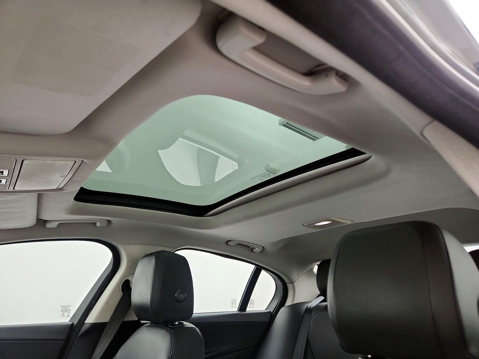 Thumbnail: 2019 Jaguar XE - 20