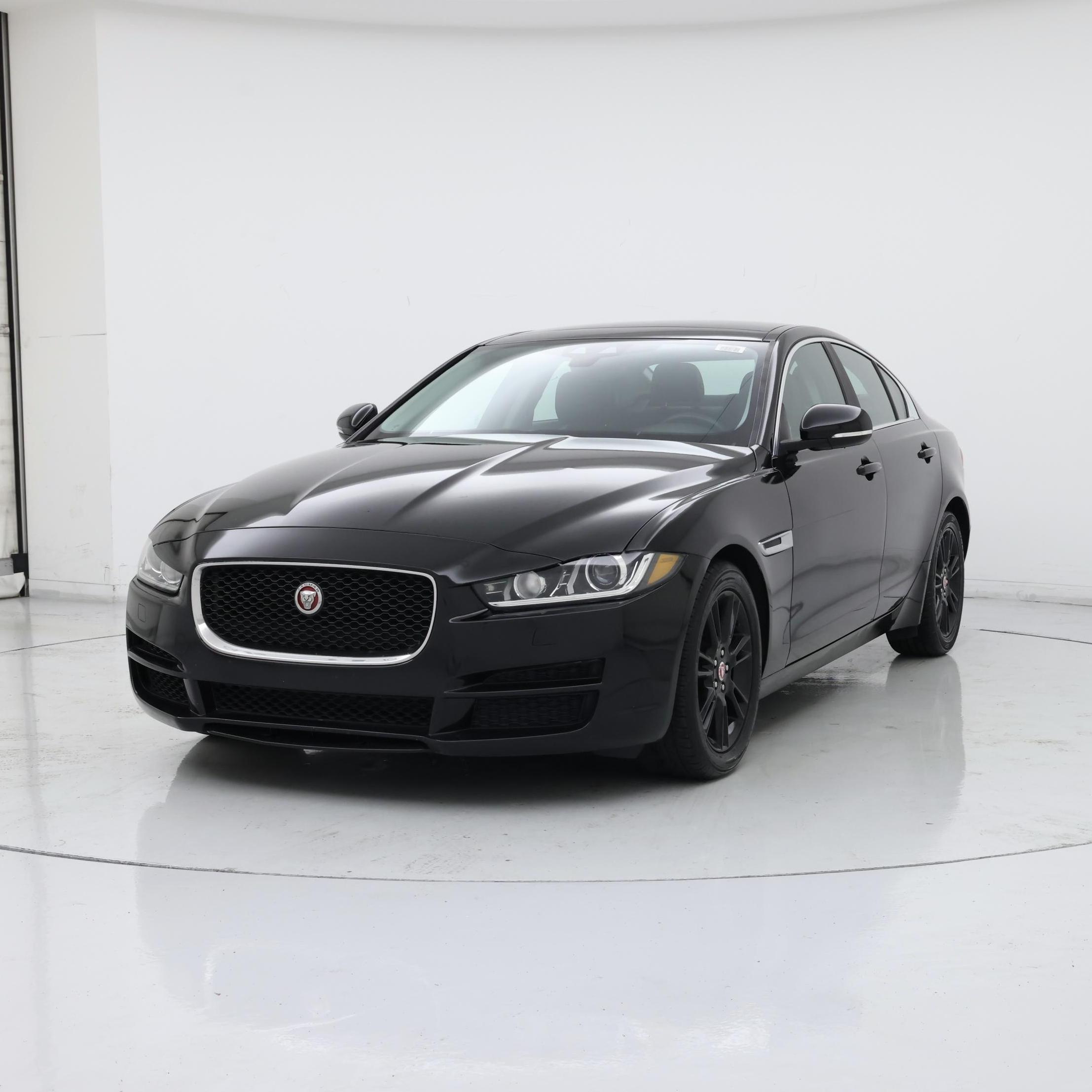 Thumbnail: 2019 Jaguar XE - 4