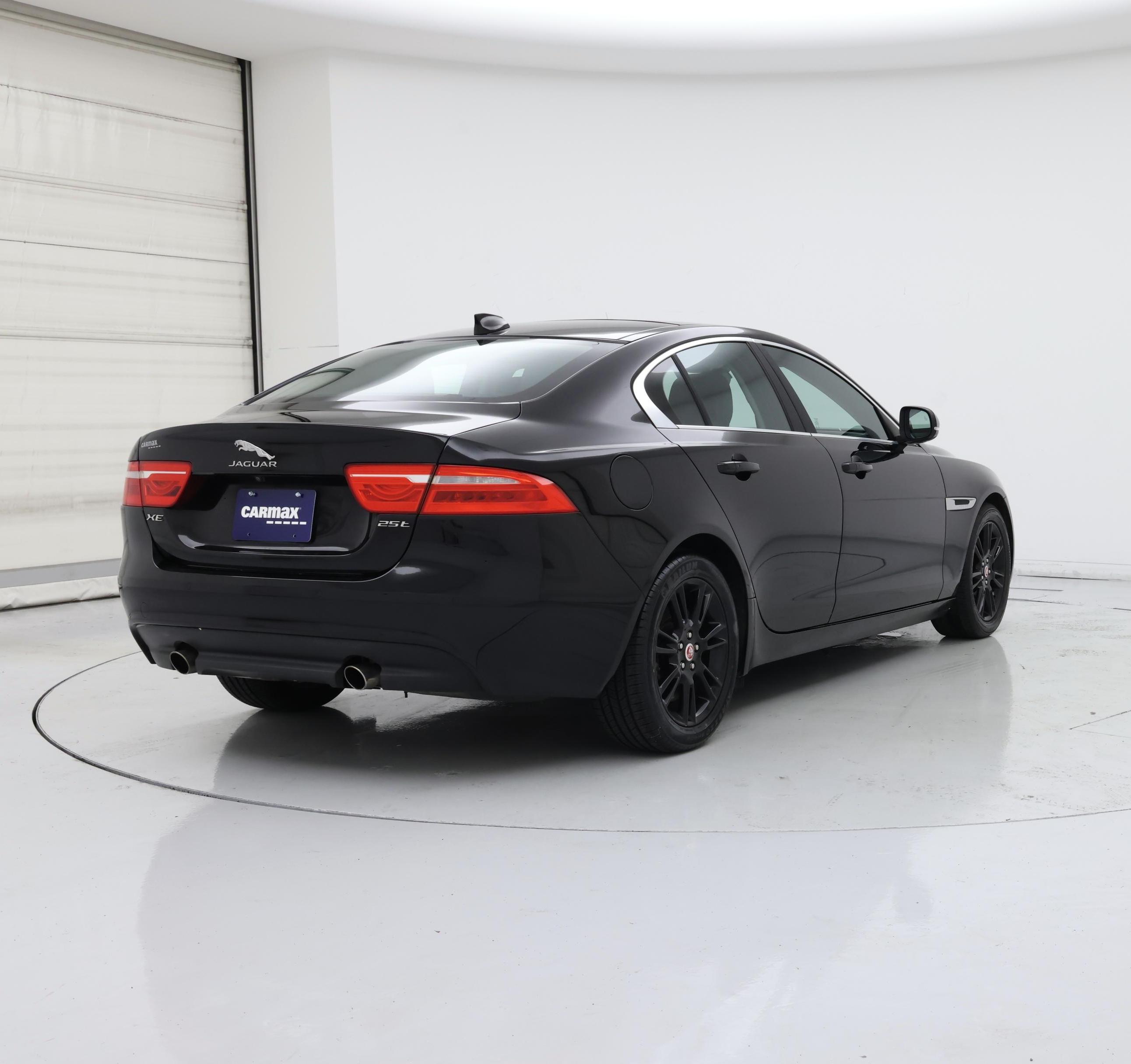 Thumbnail: 2019 Jaguar XE - 8