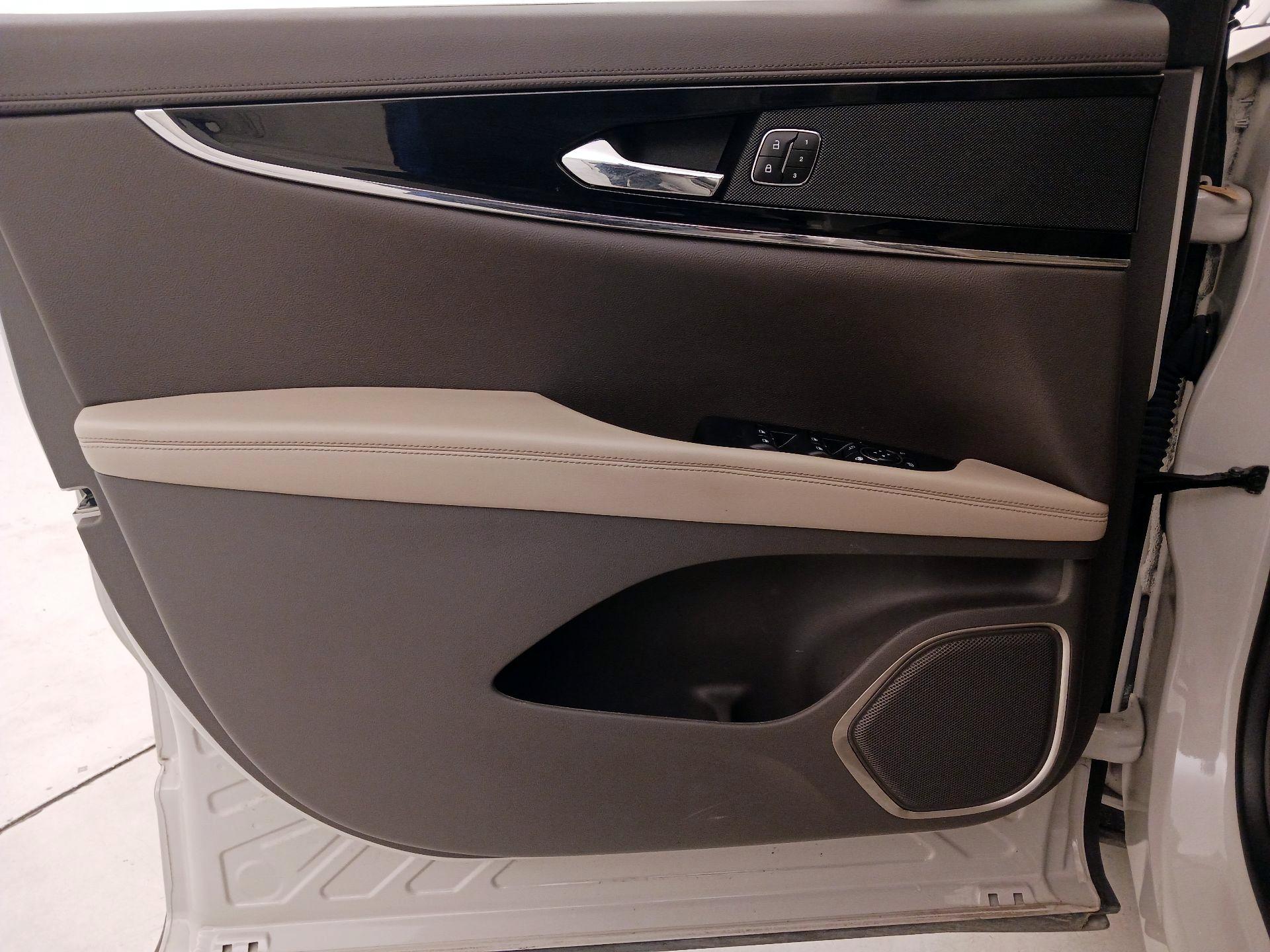 Thumbnail: 2023 Lincoln Nautilus - 12