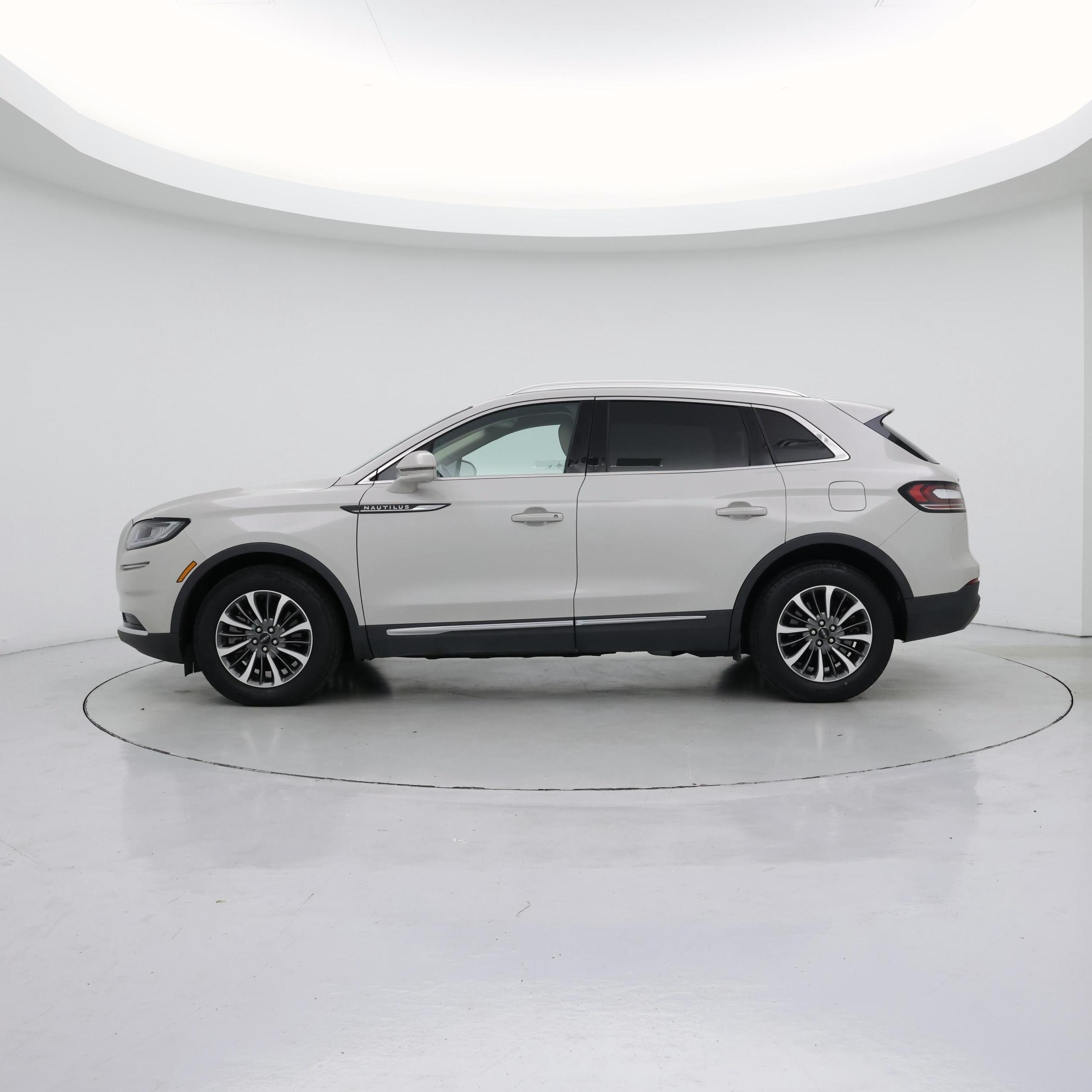 Thumbnail: 2023 Lincoln Nautilus - 3