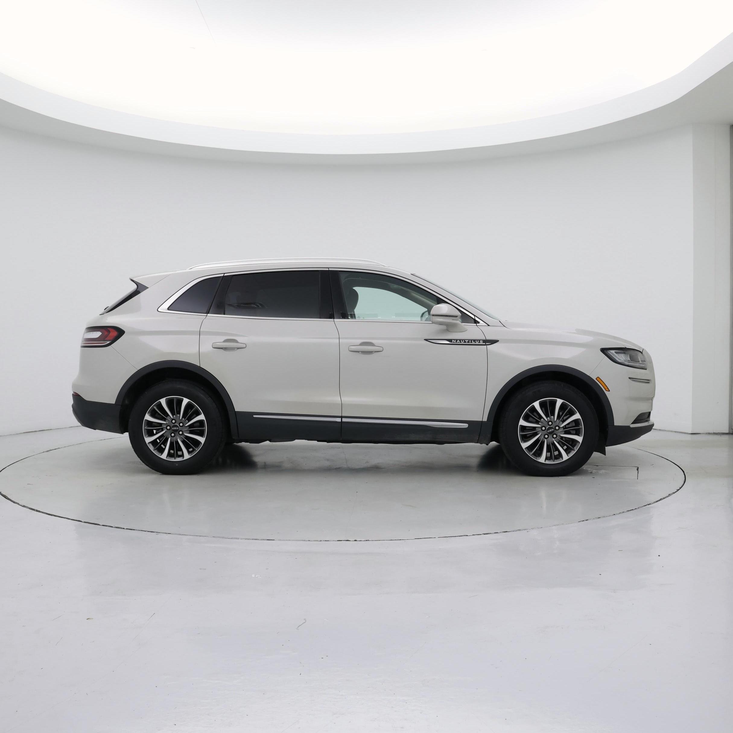 Thumbnail: 2023 Lincoln Nautilus - 7