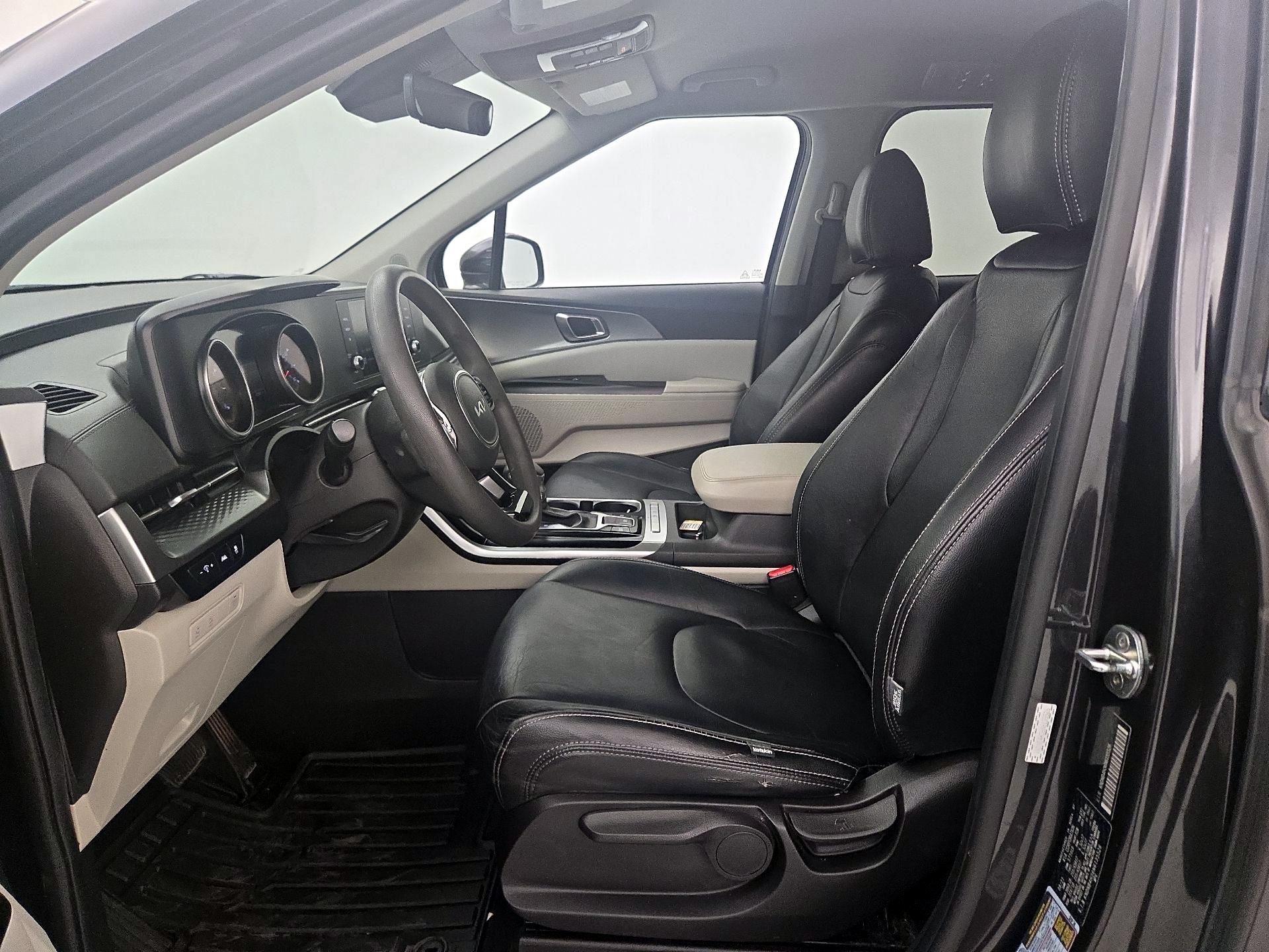 Thumbnail: 2022 Kia Carnival - 11