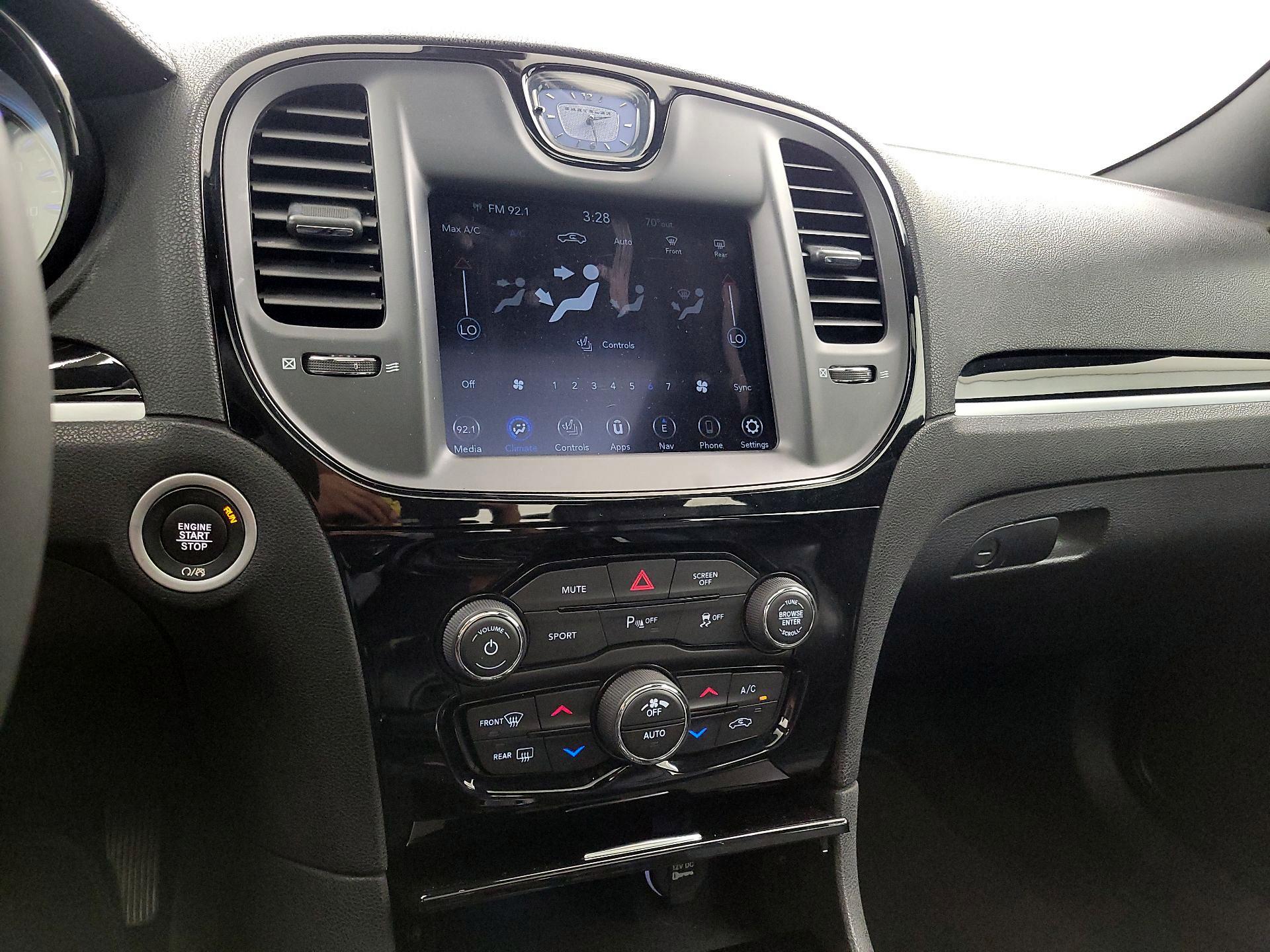 Thumbnail: 2023 Chrysler 300 - 17