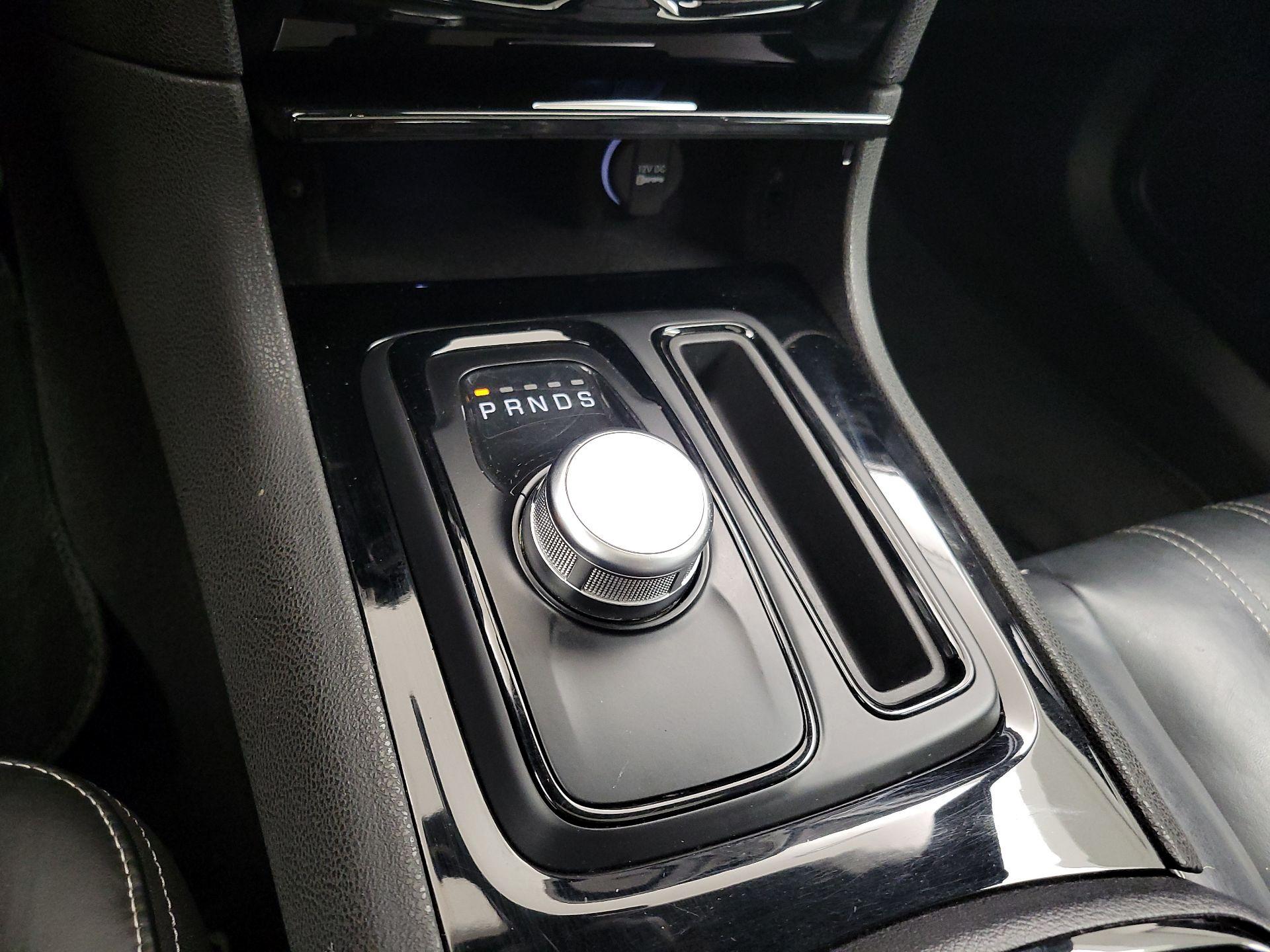 Thumbnail: 2023 Chrysler 300 - 18