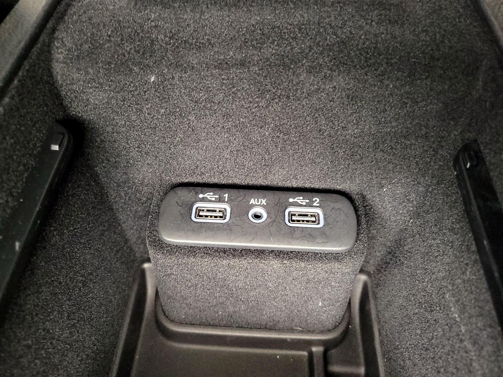 Thumbnail: 2023 Chrysler 300 - 19