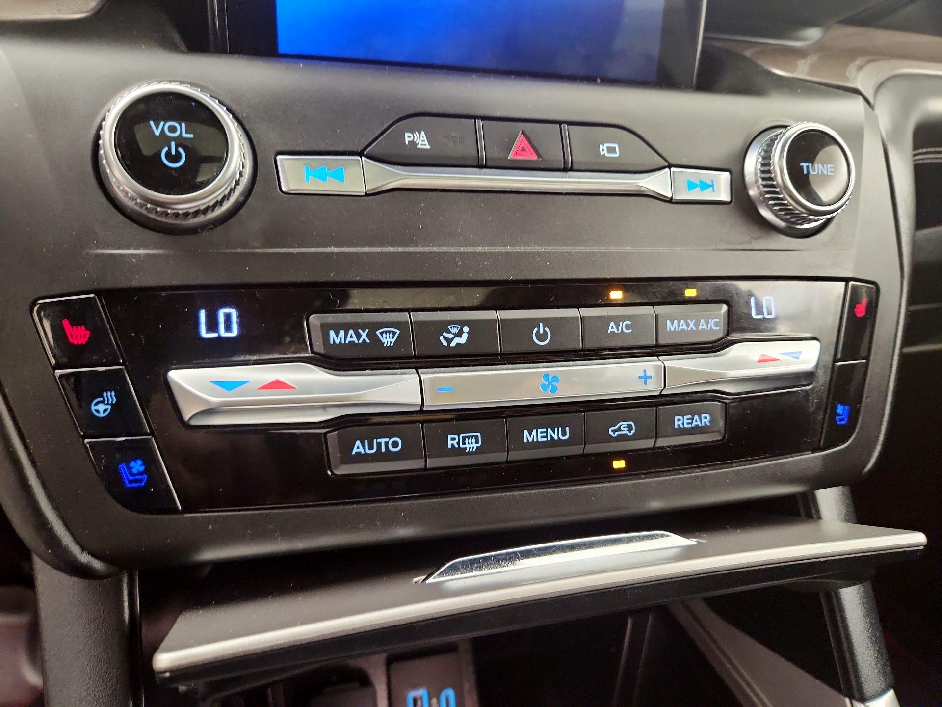 Thumbnail: 2020 Ford Explorer - 16