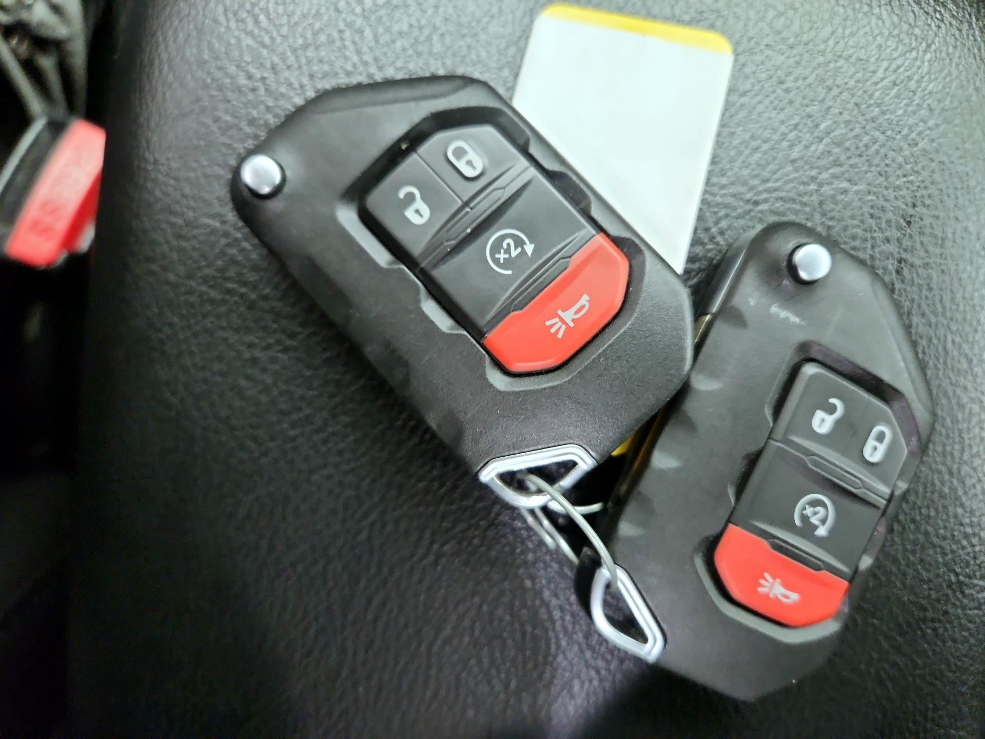 Thumbnail: 2023 Jeep Gladiator - 18