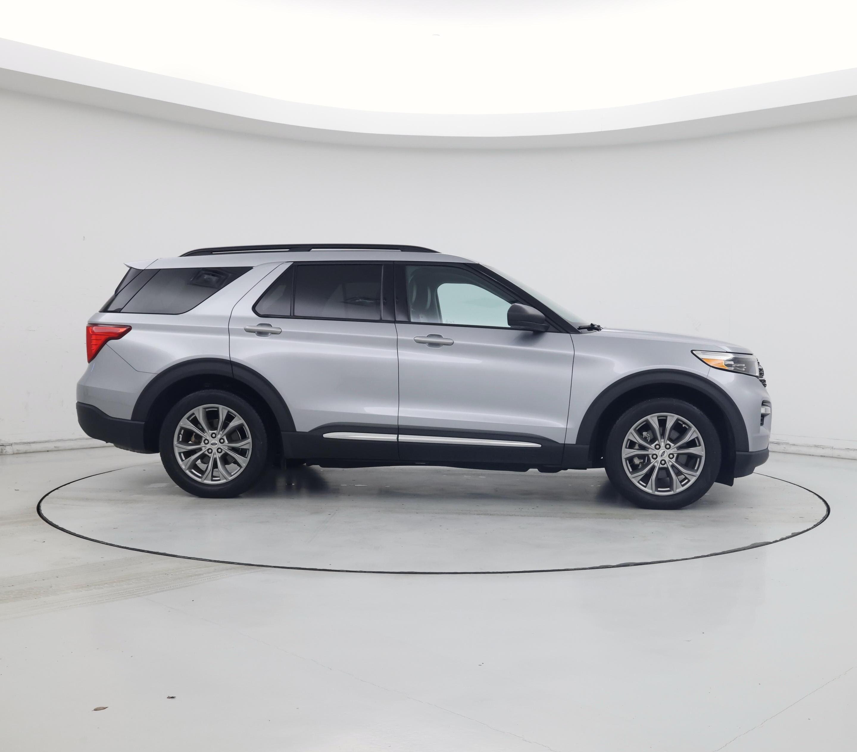 Thumbnail: 2022 Ford Explorer - 7