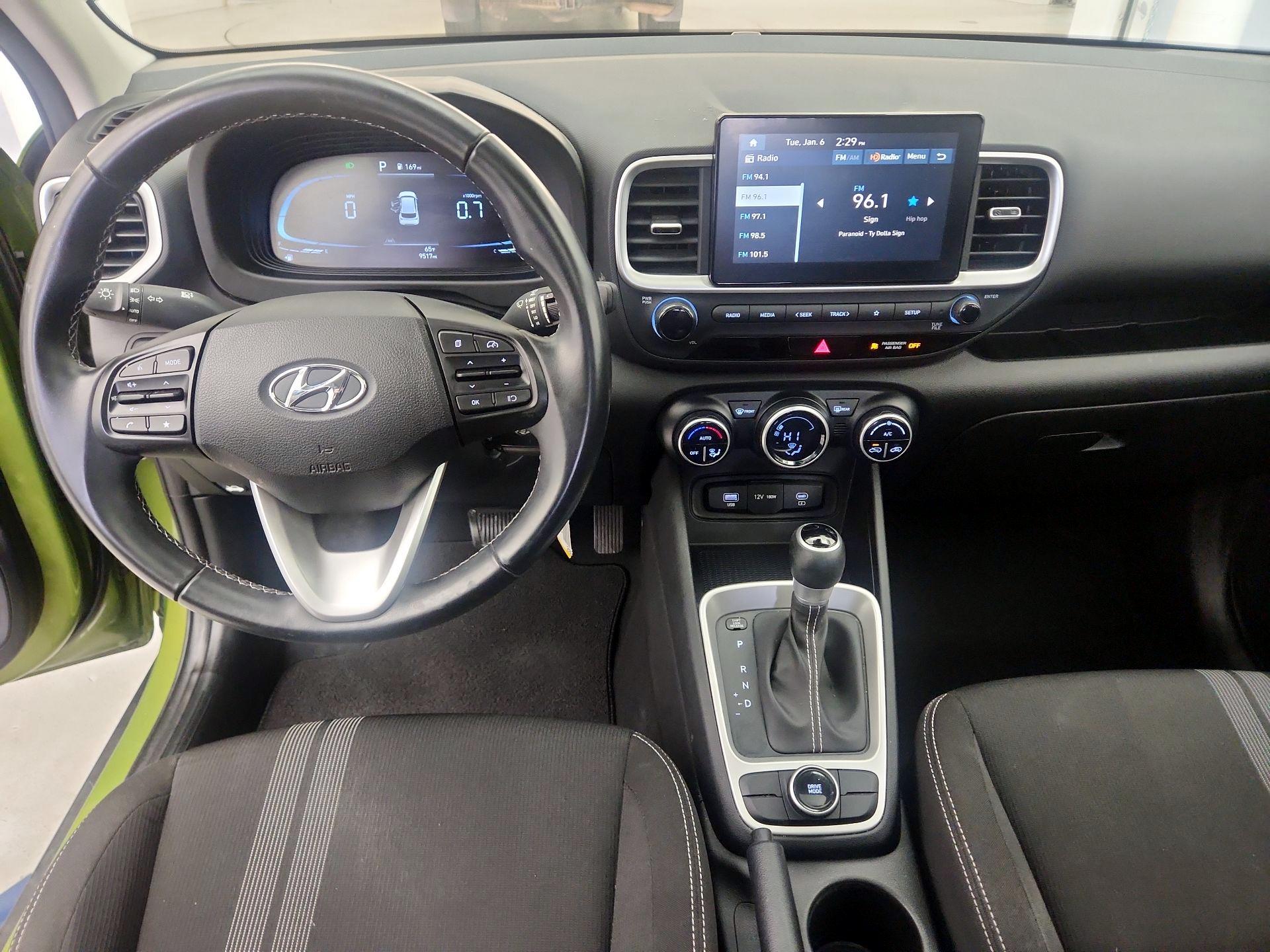 Thumbnail: 2023 Hyundai Venue - 9