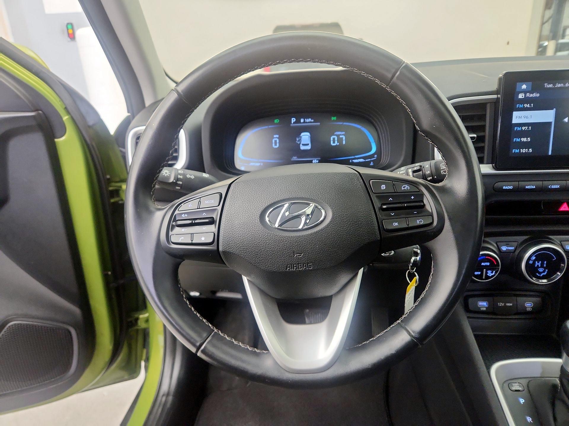 Thumbnail: 2023 Hyundai Venue - 10