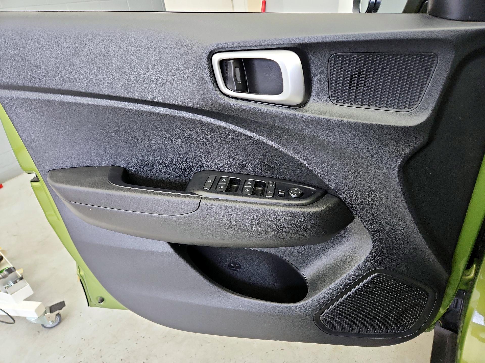 Thumbnail: 2023 Hyundai Venue - 12