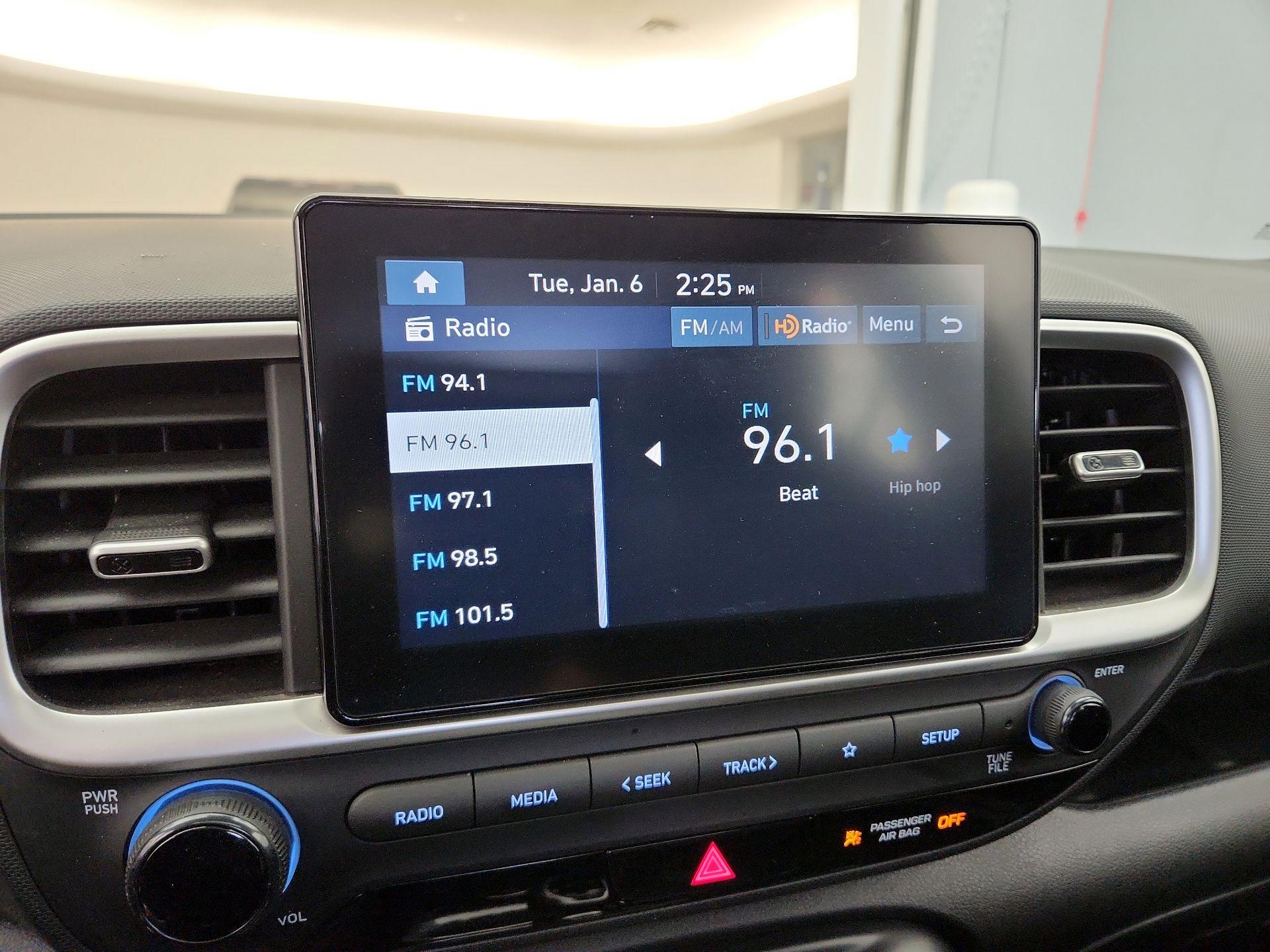 Thumbnail: 2023 Hyundai Venue - 15