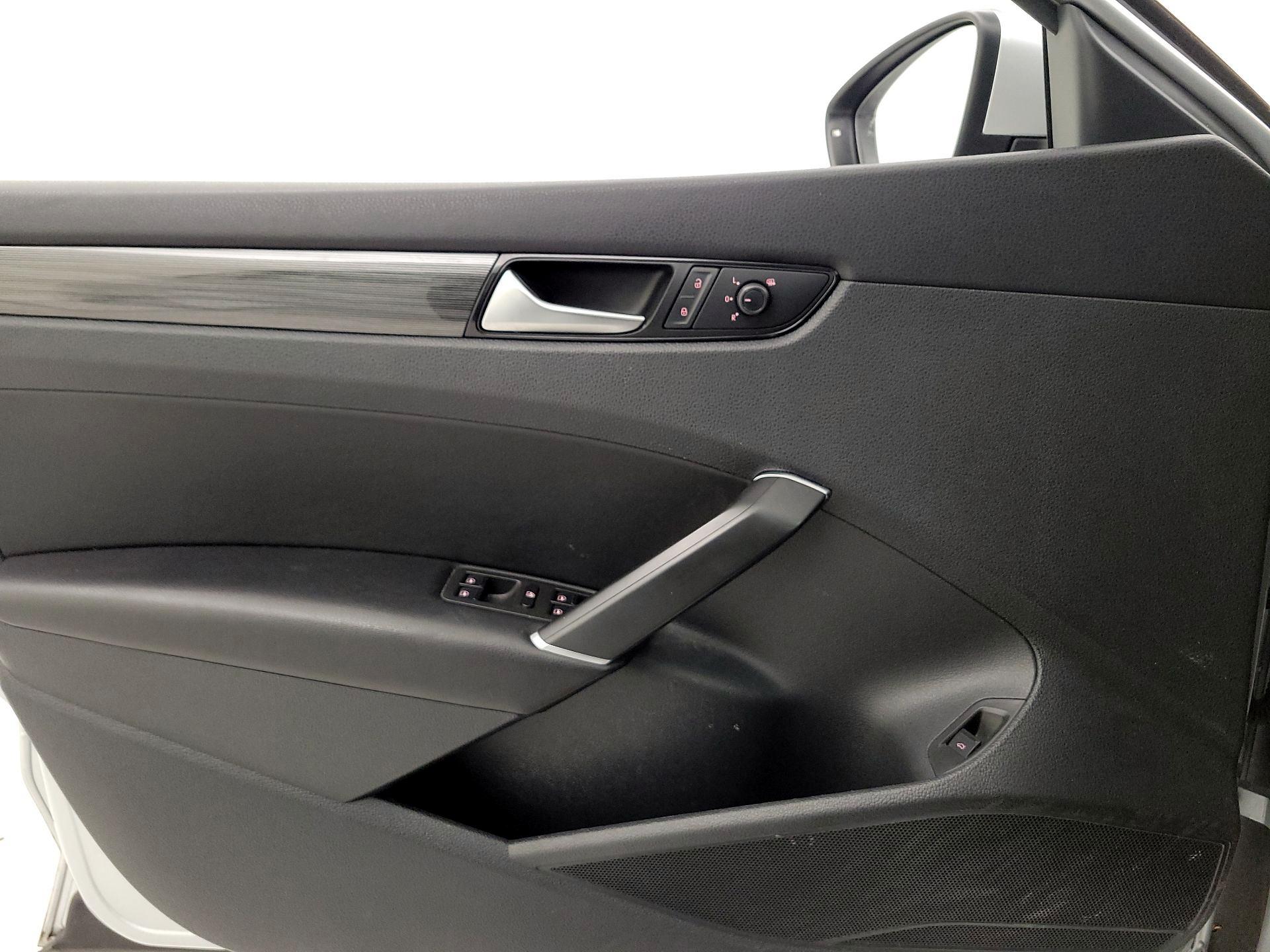 Thumbnail: 2020 Volkswagen Passat - 12