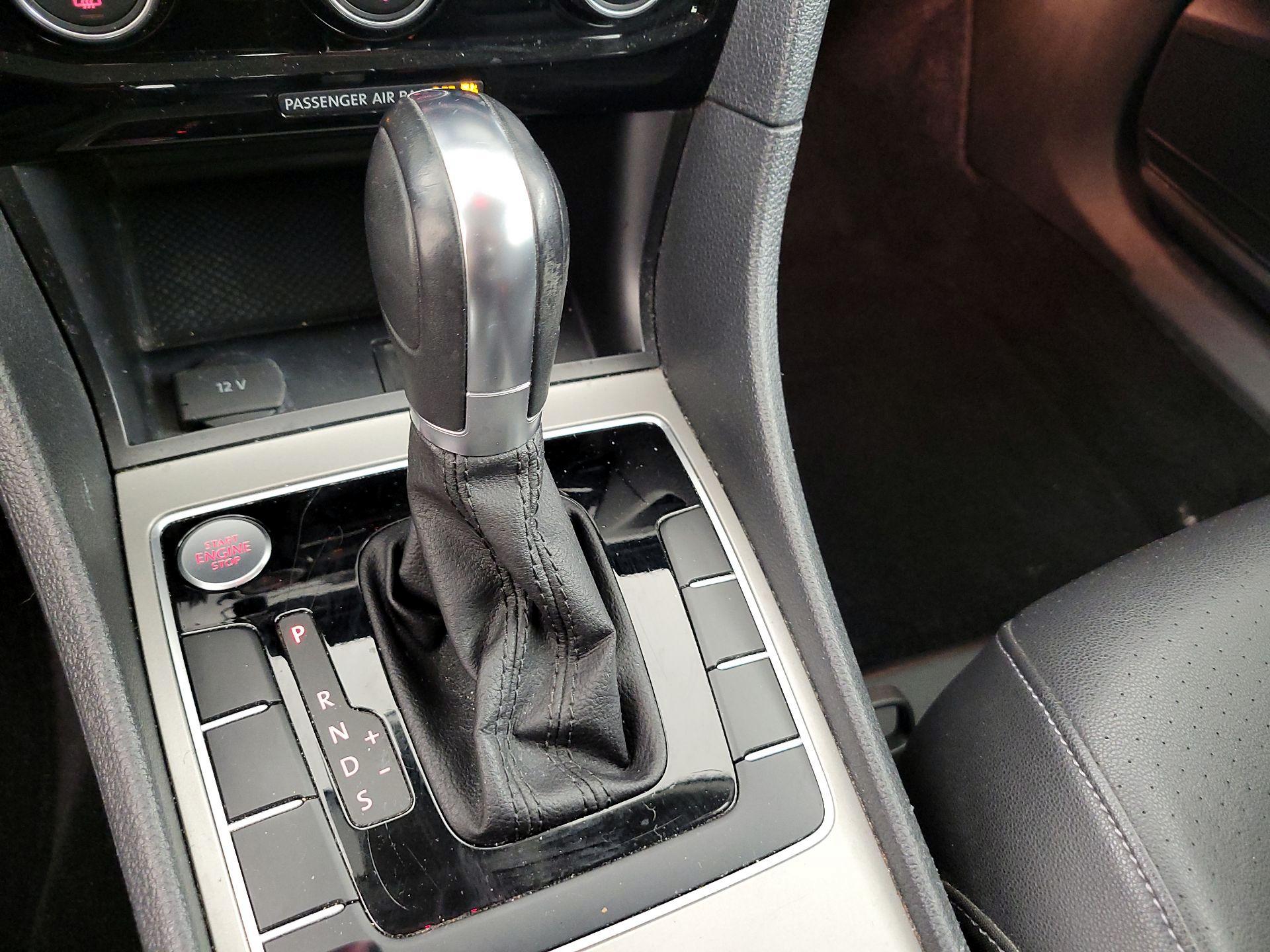 Thumbnail: 2020 Volkswagen Passat - 17