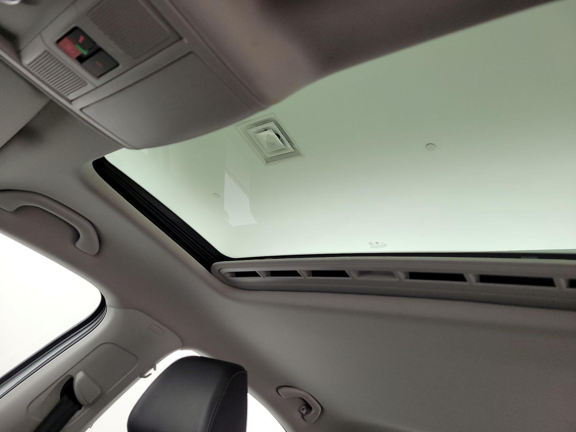 Thumbnail: 2020 Volkswagen Passat - 19