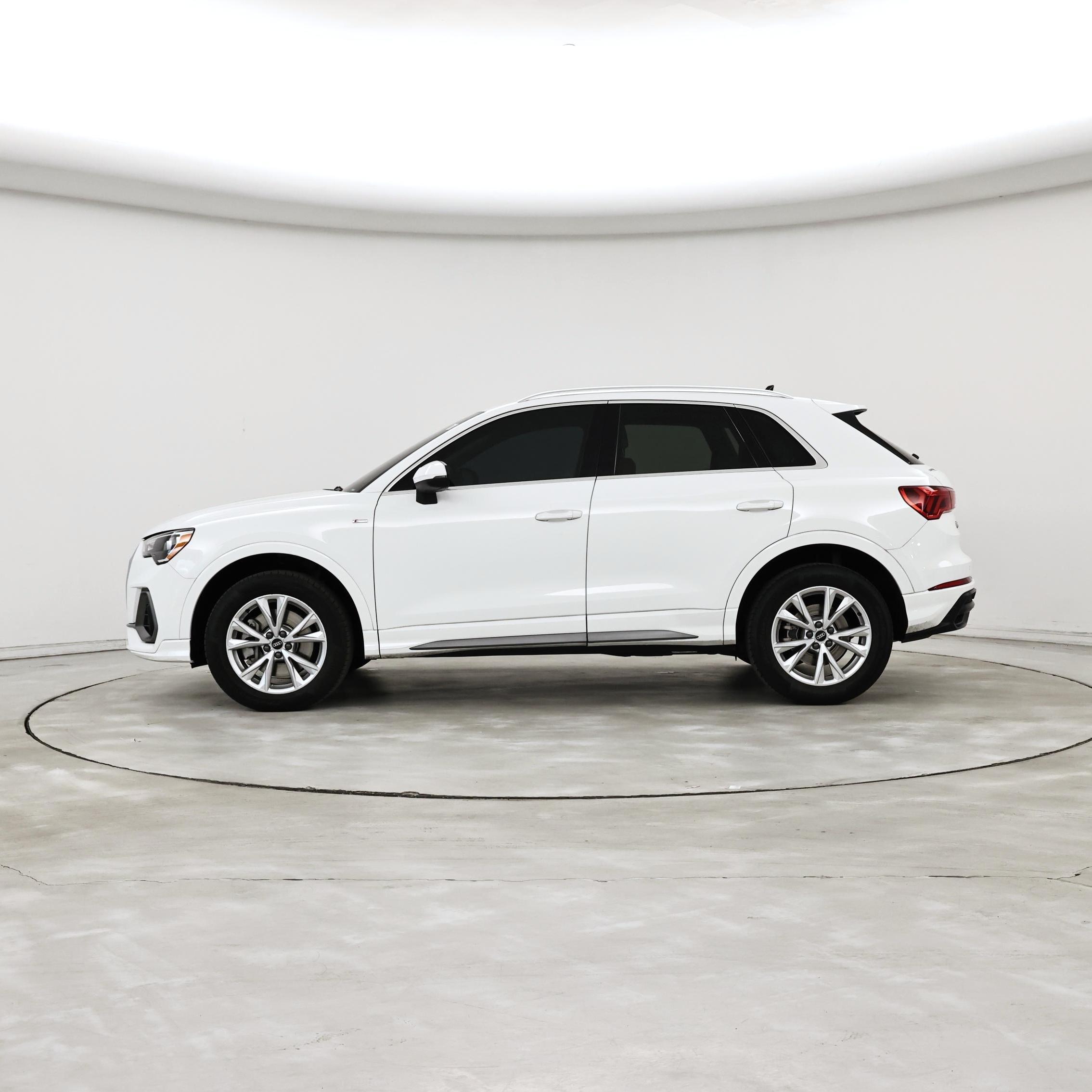 Thumbnail: 2021 Audi Q3 - 3