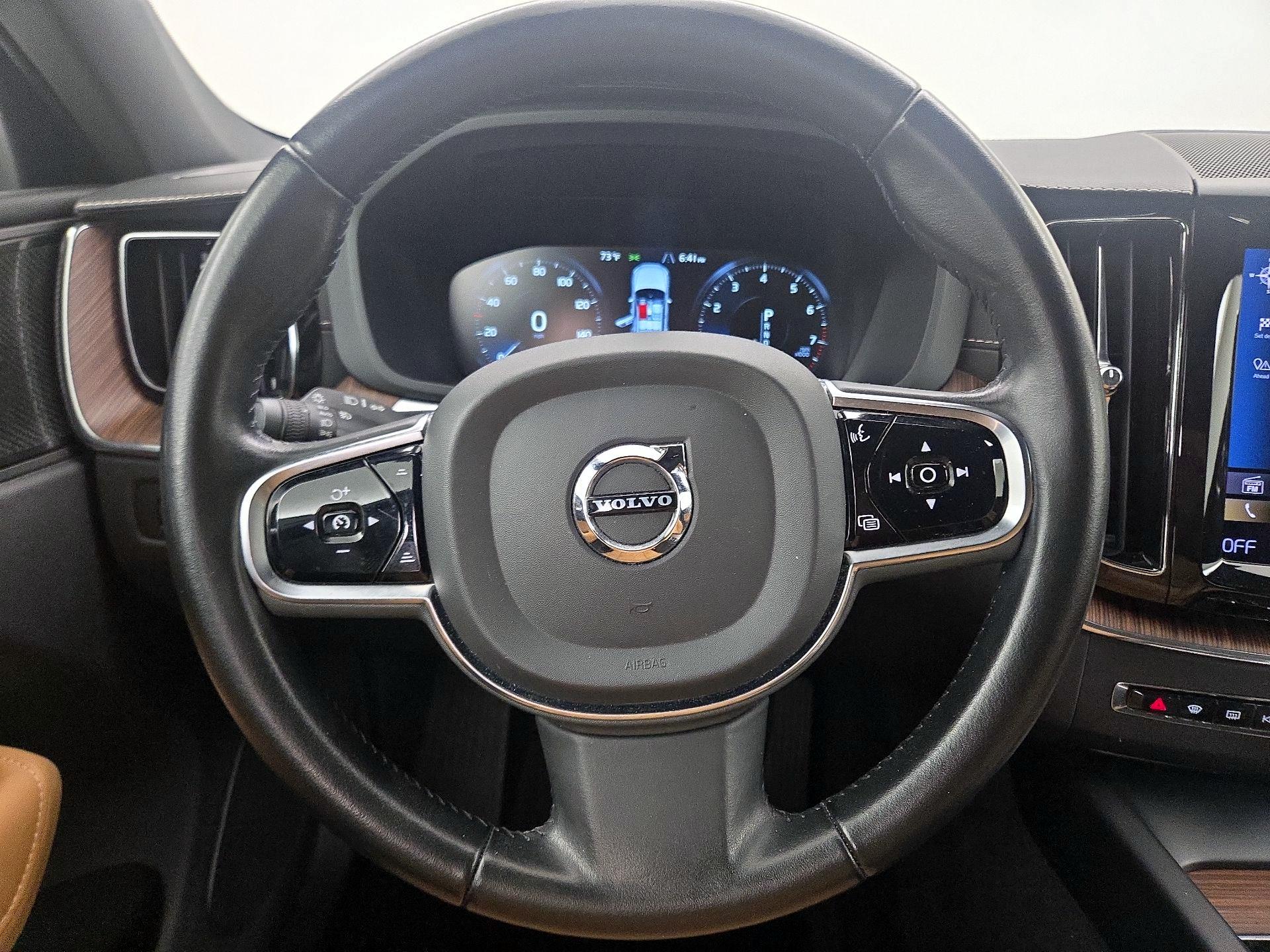 Thumbnail: 2021 Volvo XC60 - 10