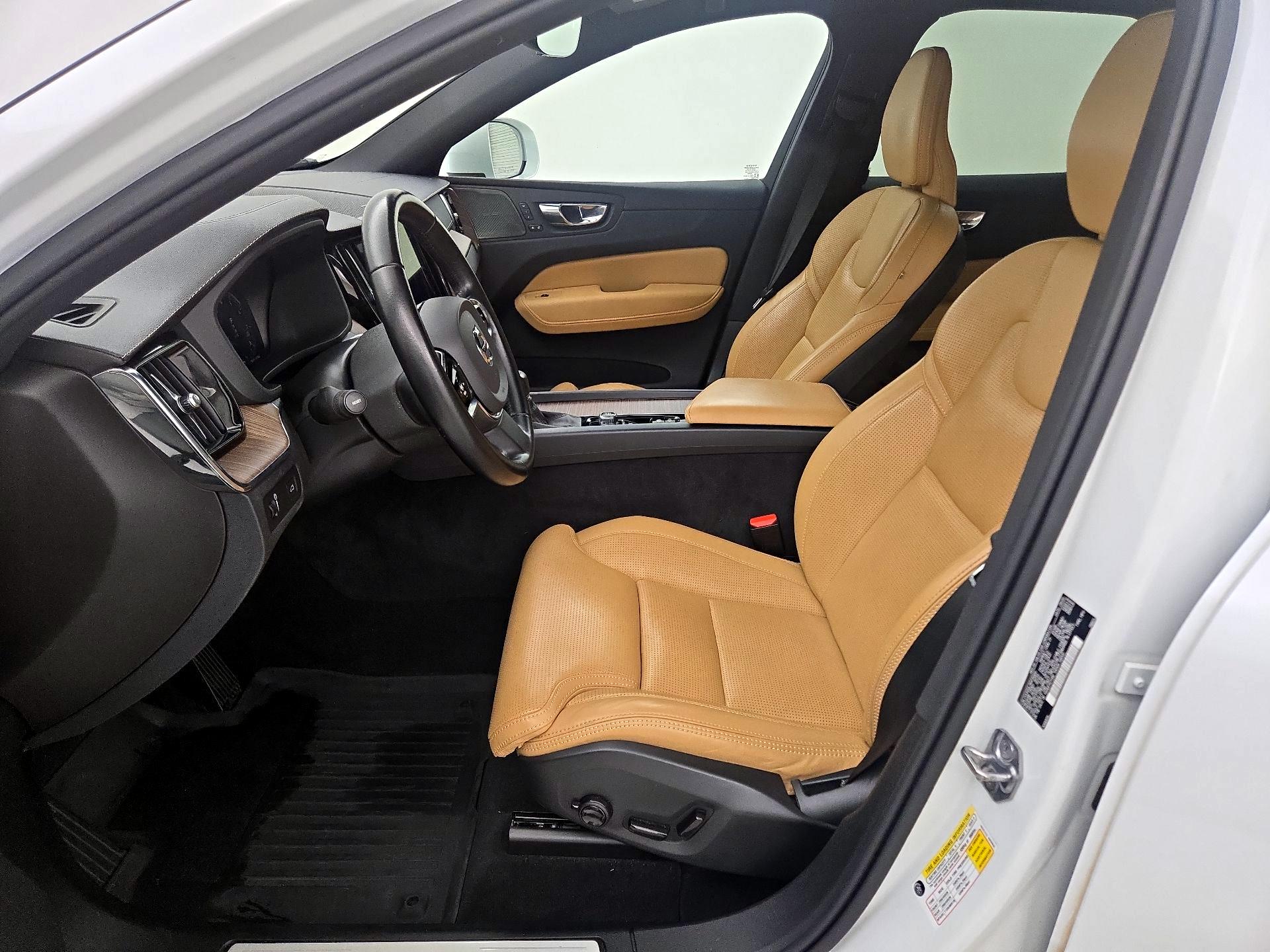 Thumbnail: 2021 Volvo XC60 - 11