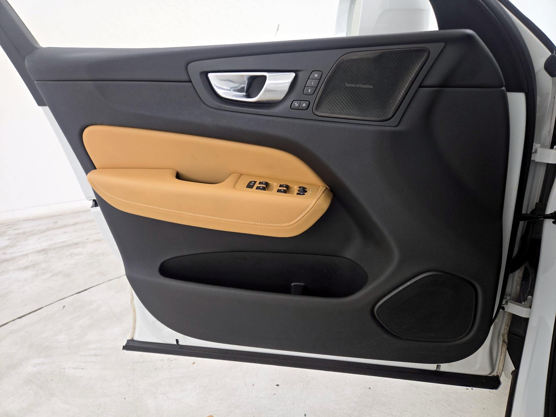 Thumbnail: 2021 Volvo XC60 - 12