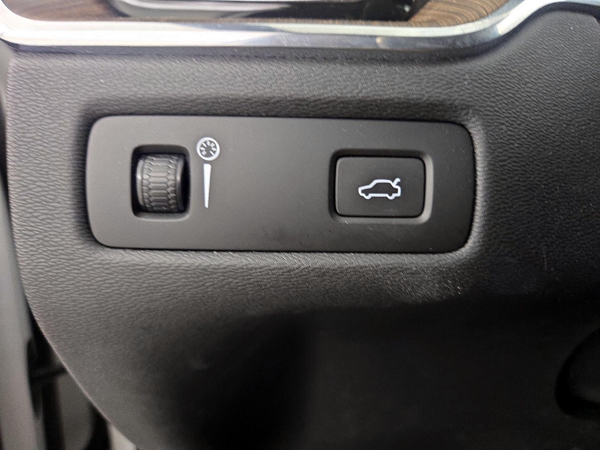 Thumbnail: 2021 Volvo XC60 - 13