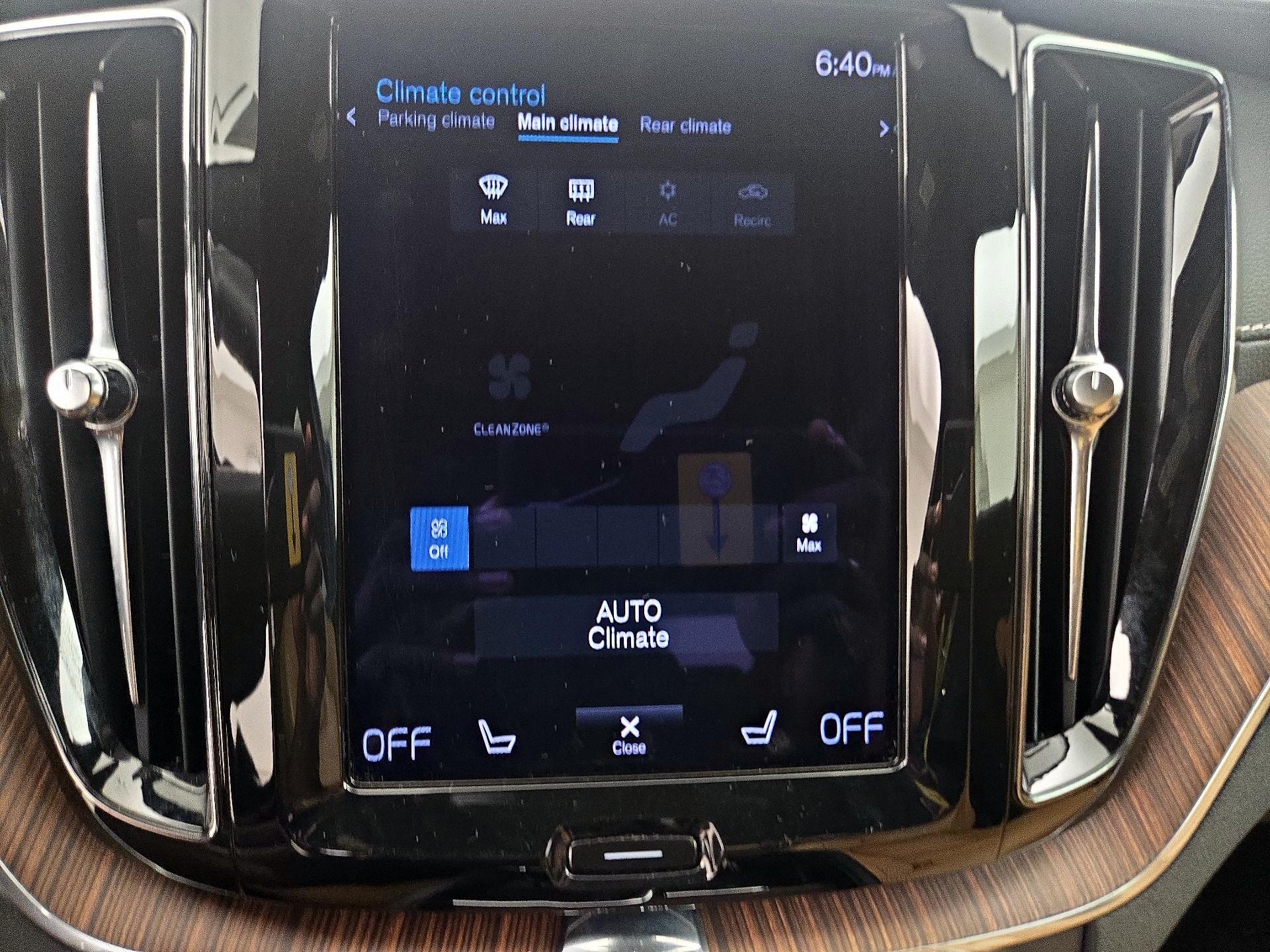 Thumbnail: 2021 Volvo XC60 - 17