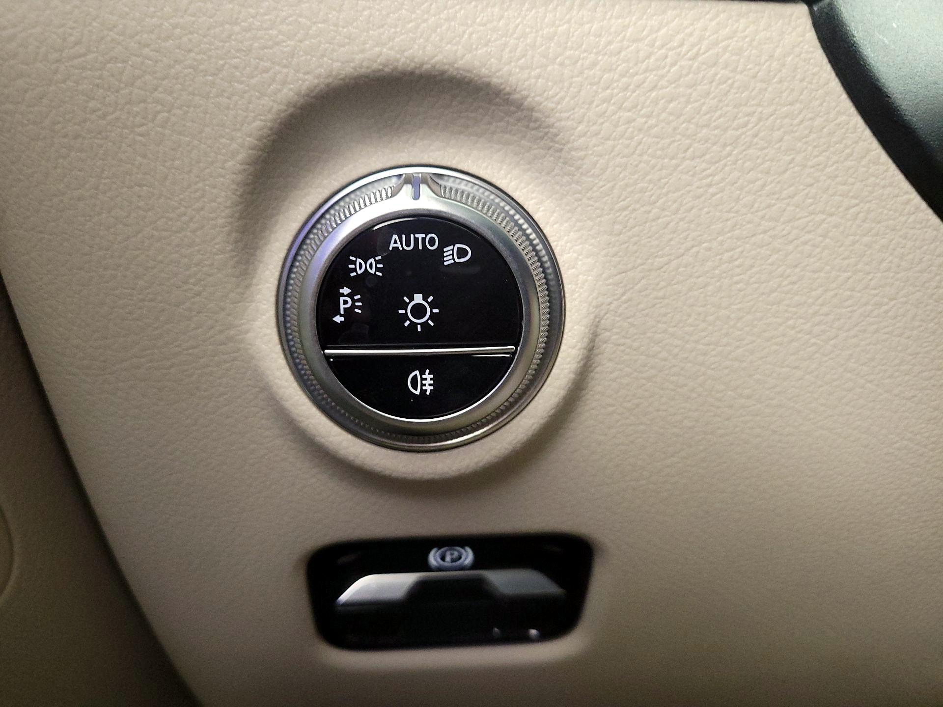 Thumbnail: 2023 Mercedes-Benz C-Class - 13