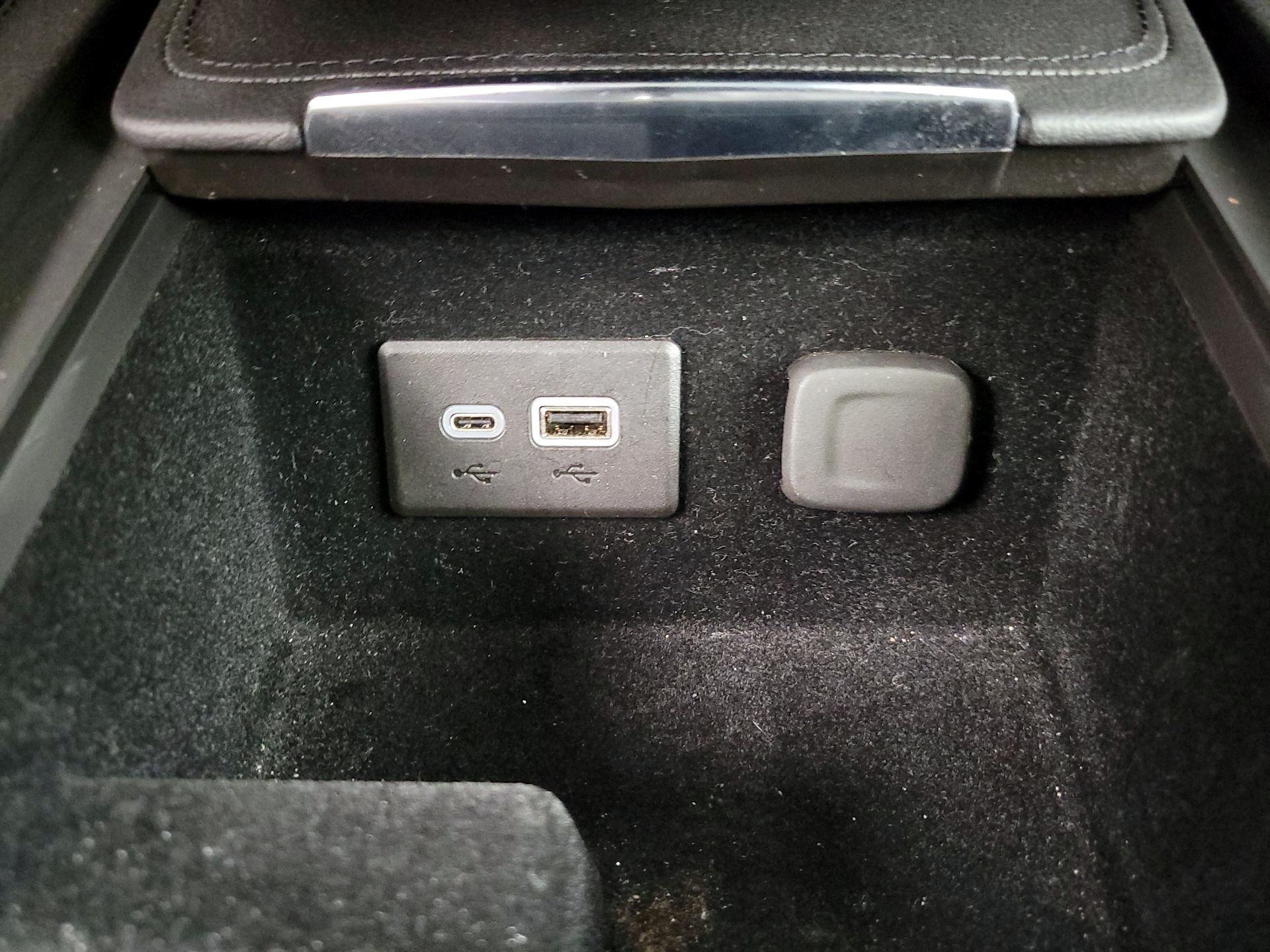 Thumbnail: 2023 Cadillac XT4 - 18