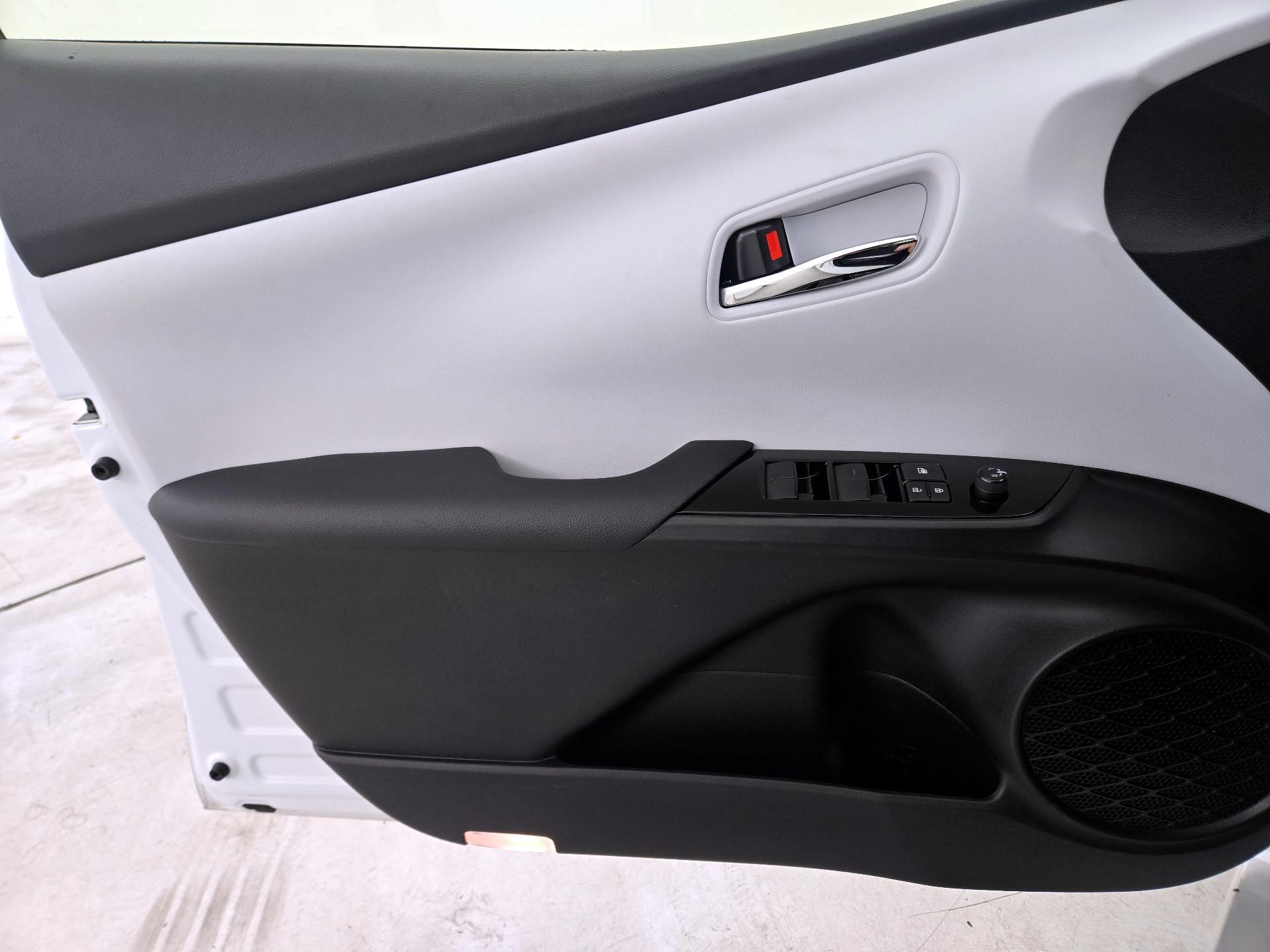 Thumbnail: 2022 Toyota Prius - 12